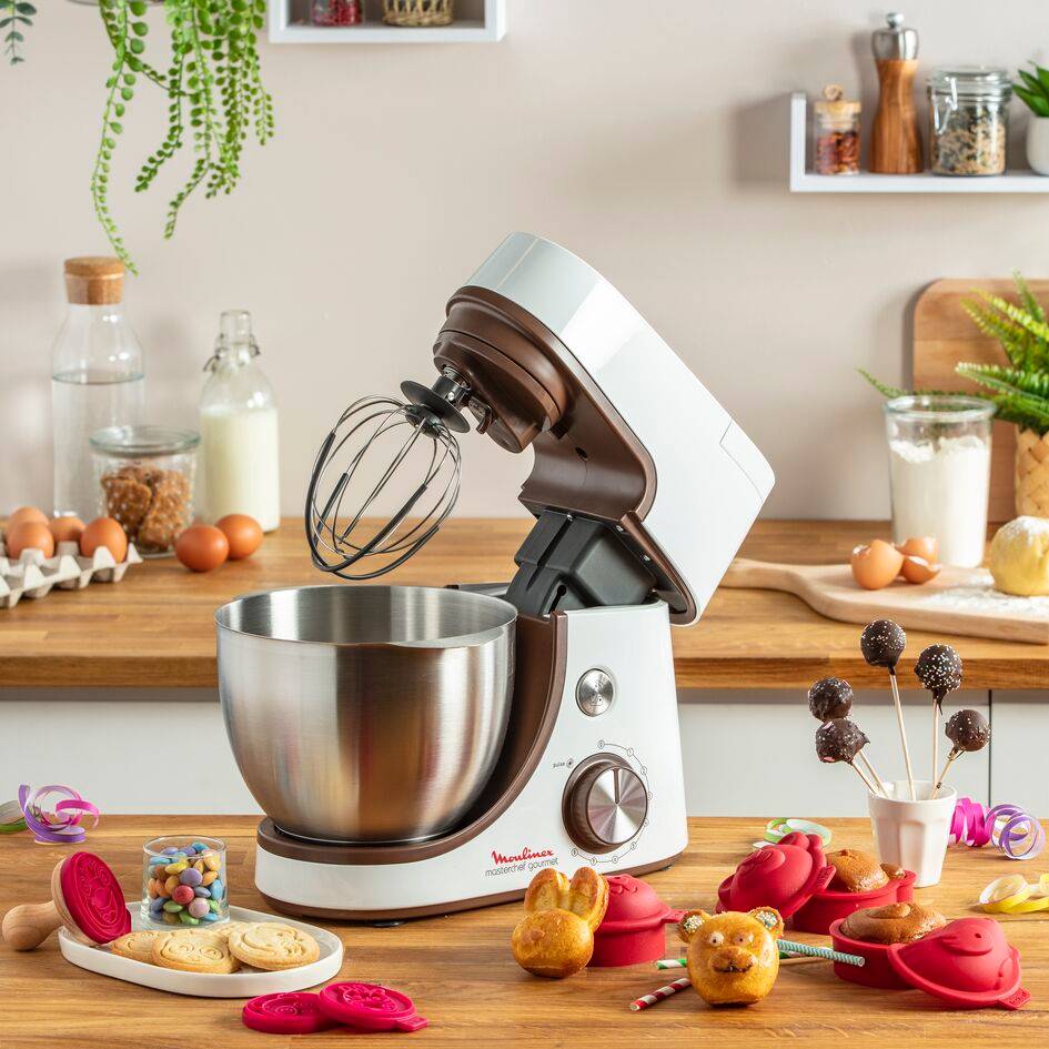 MASTERCHEF GOURMET BAKING WITH KIDS