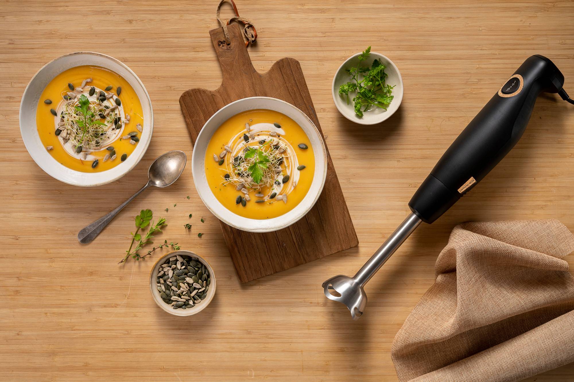 BATIDORA DE MANO ECO RESPECT NEGRA DD46E