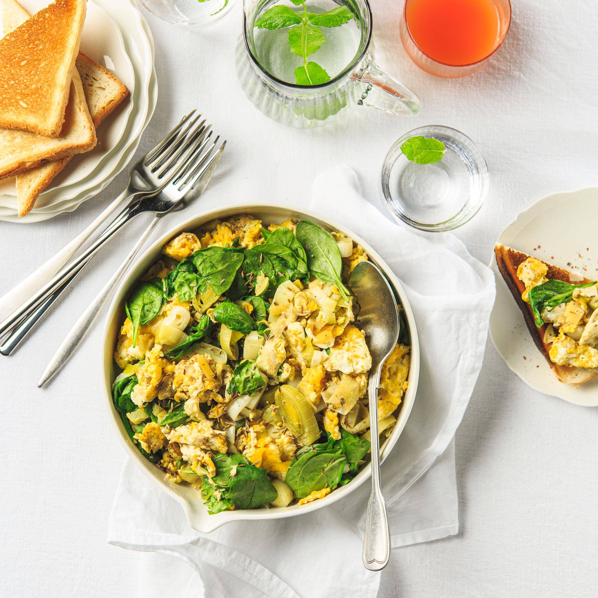 Huevos revueltos con espinacas, puerro y zaatar - Receta Companion | Moulinex
