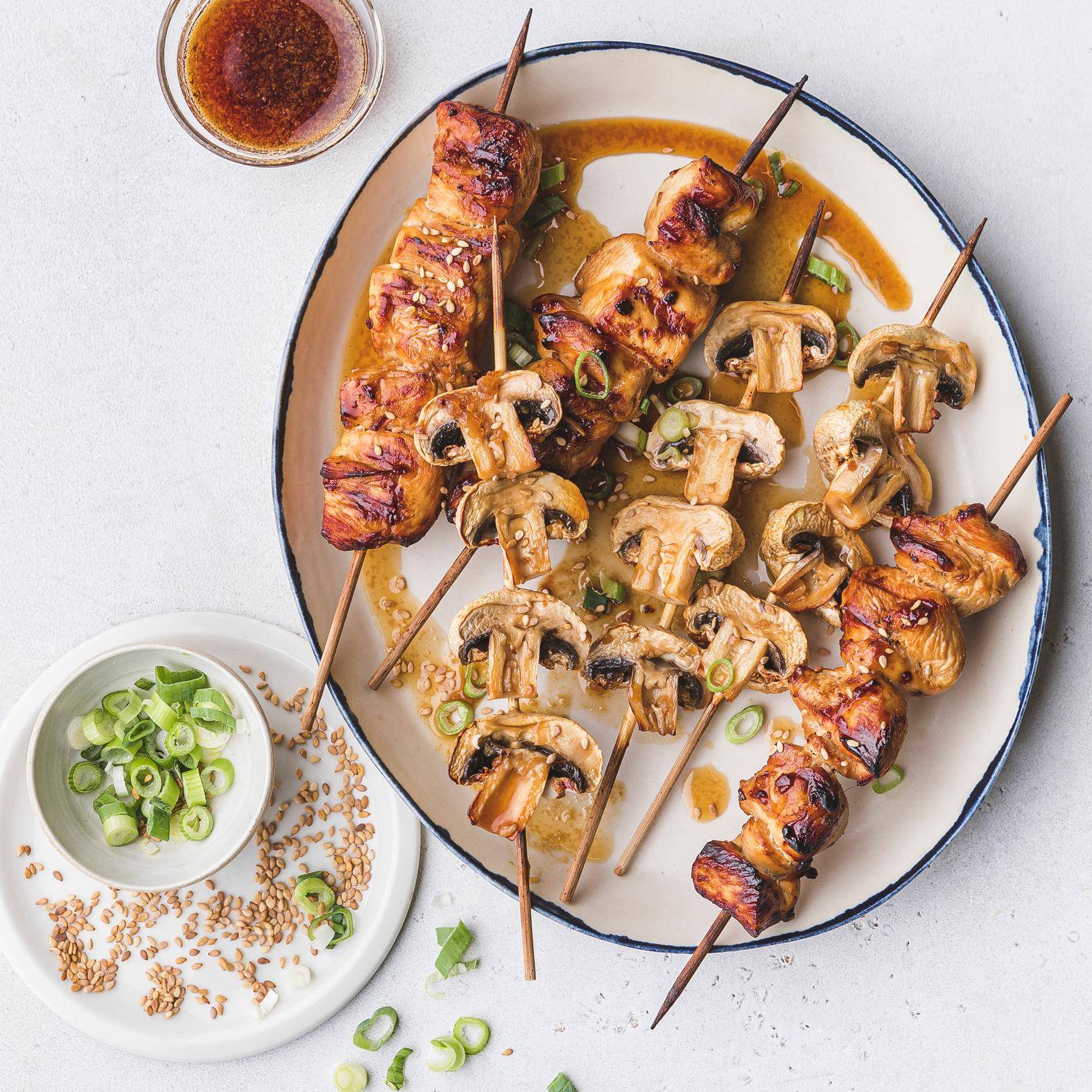 Brochetas de pollo y champiñones yakitori - Receta Dual EasyFry&Grill | Moulinex