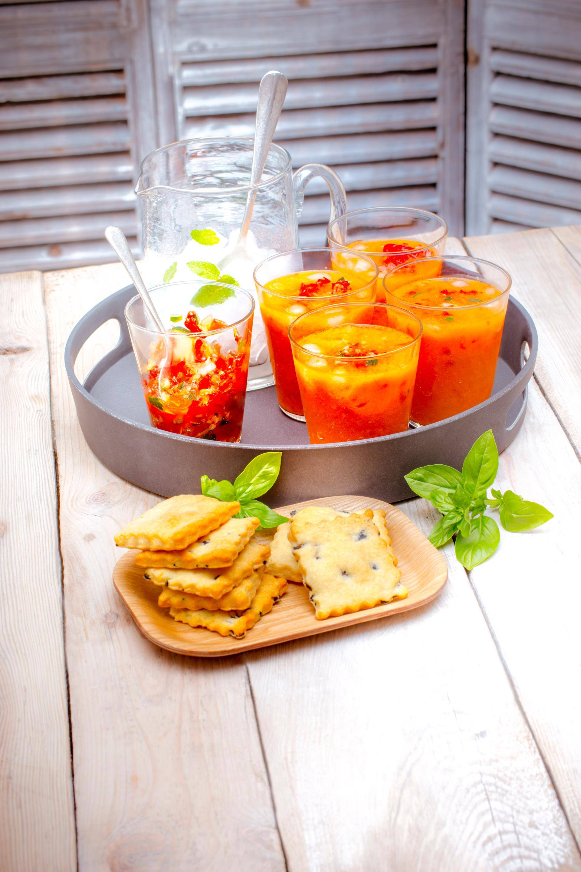 Sopa de tomate, tartar de verduras y galletas sablé de aceitunas - Receta Companion Connect | Moulinex
