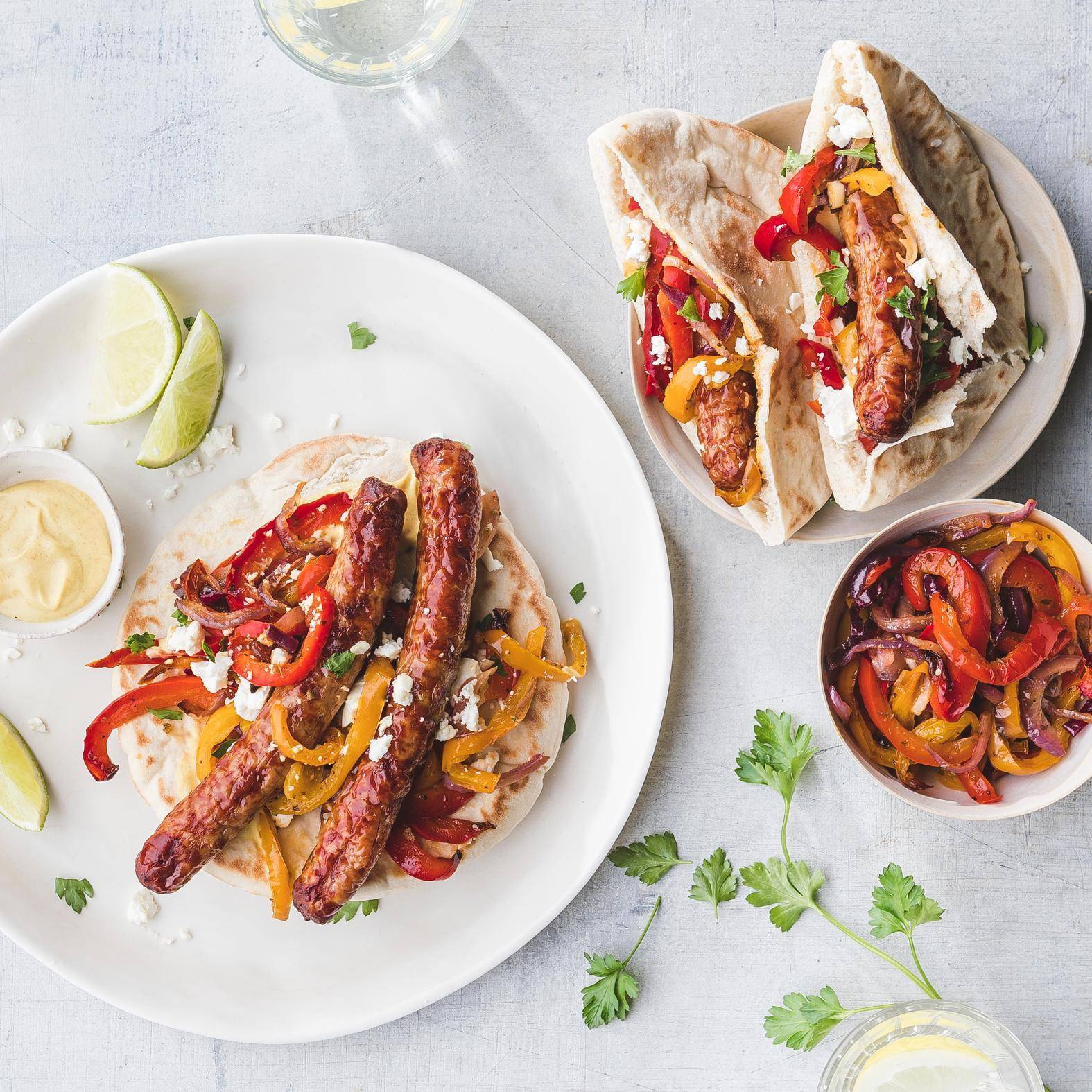 Pan de pita con salchichas a la parrilla y pimiento - Receta Easy Fry XL Surface | Moulinex