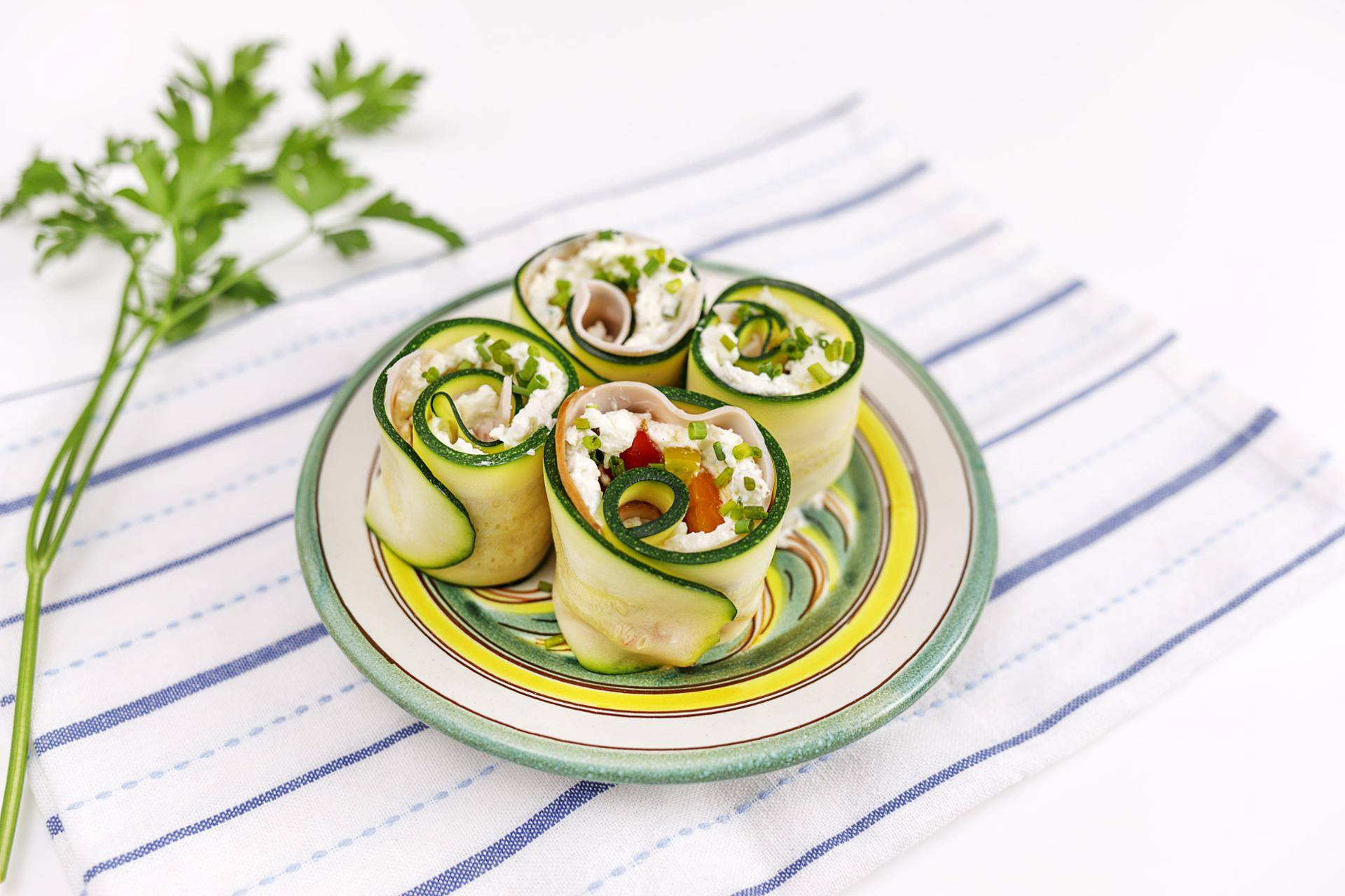 Rulos de calabacín, pavo, feta y tomate - Receta Click&Cook | Moulinex