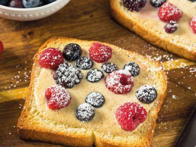 Tostada de brioche con yogur griego y fruta roja - Receta Easy Fry Max | Moulinex
