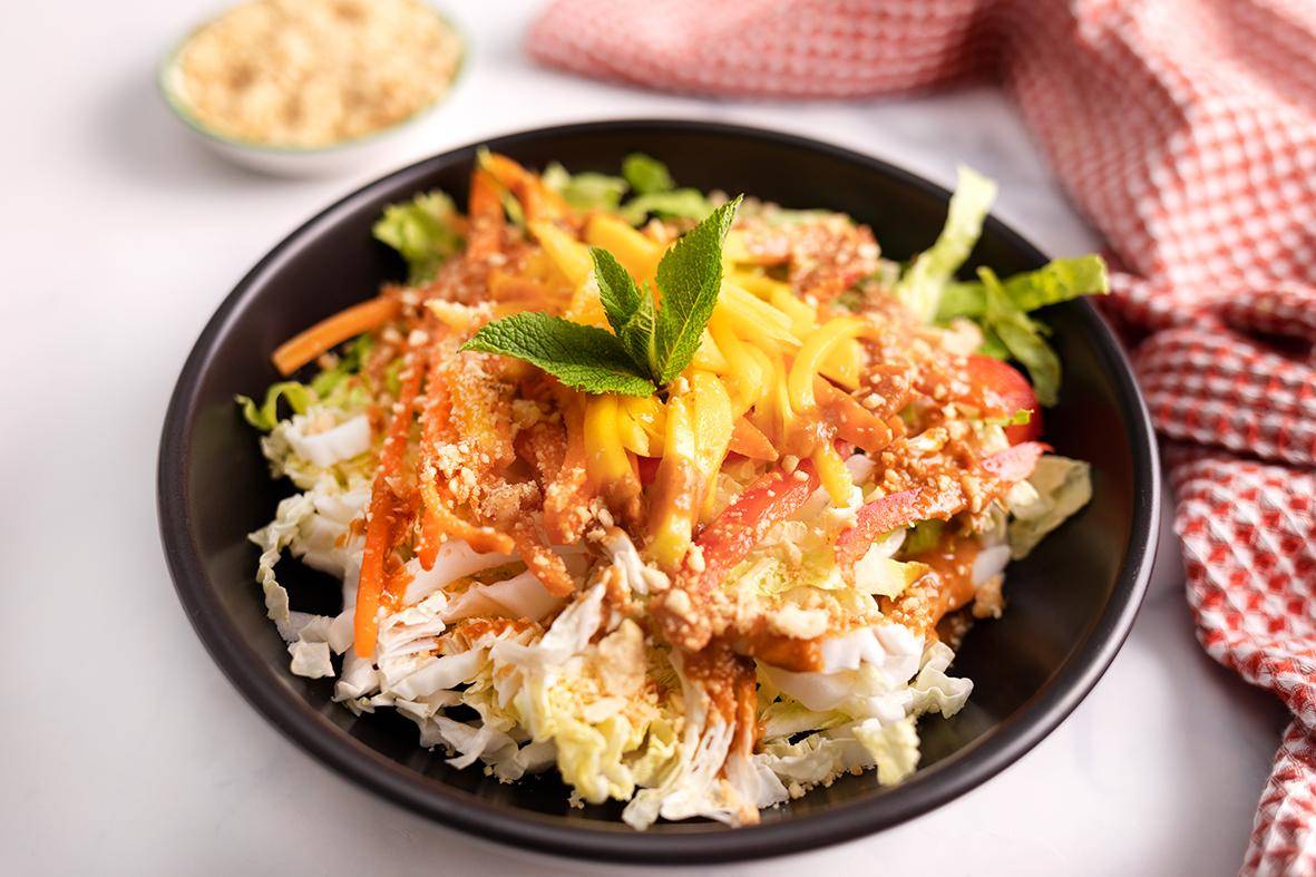 Ensalada thai con salsa de cacahuetes - Receta Companion | Moulinex