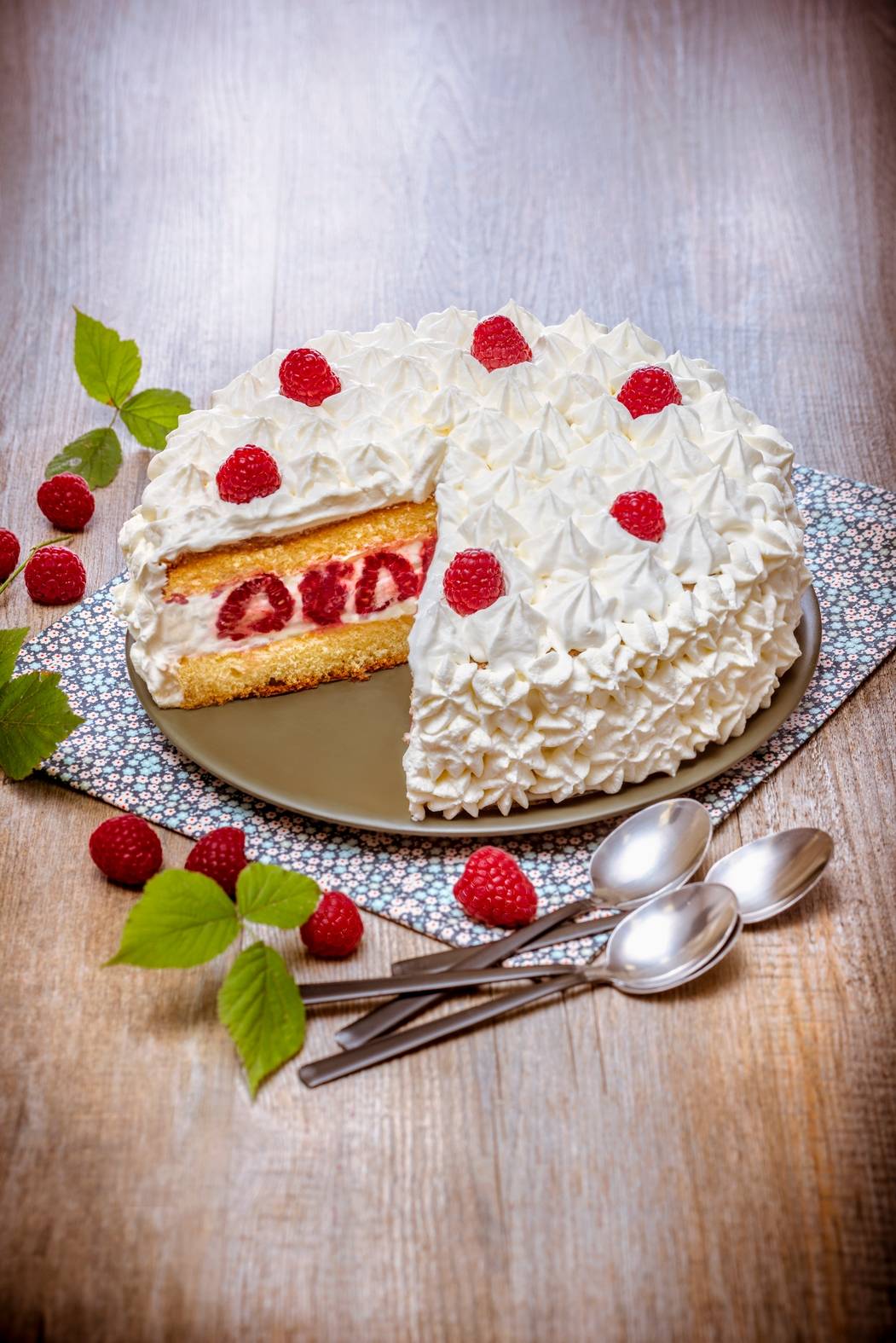 Tarta genovesa de frambuesas - Receta Companion | Moulinex