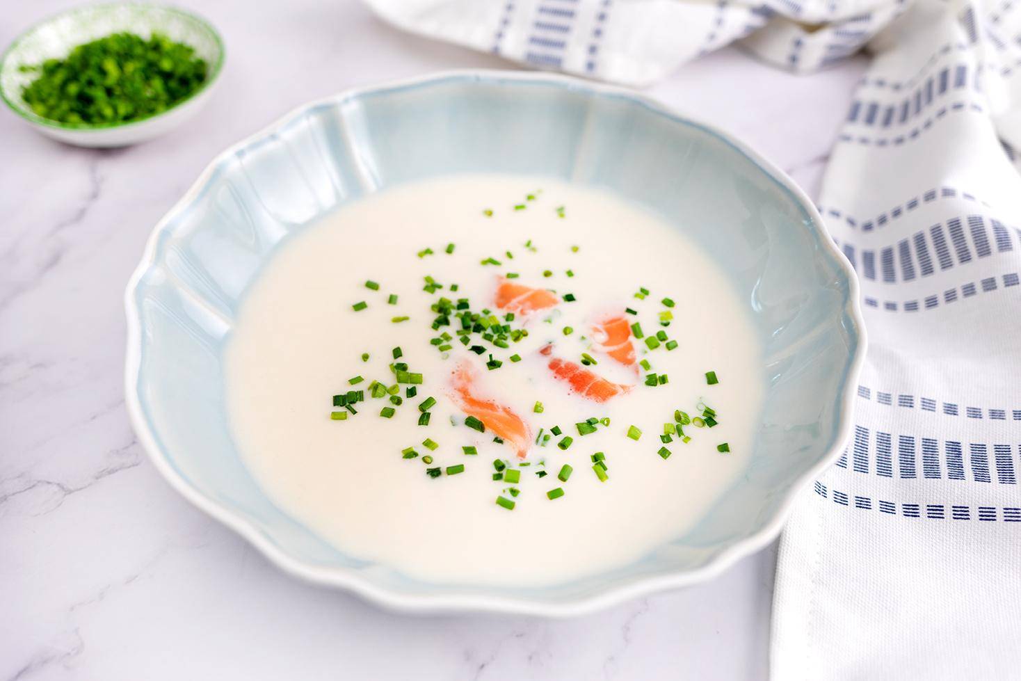 Gazpacho de espárragos blancos con salmón ahumado - Receta Click&Cook | Moulinex