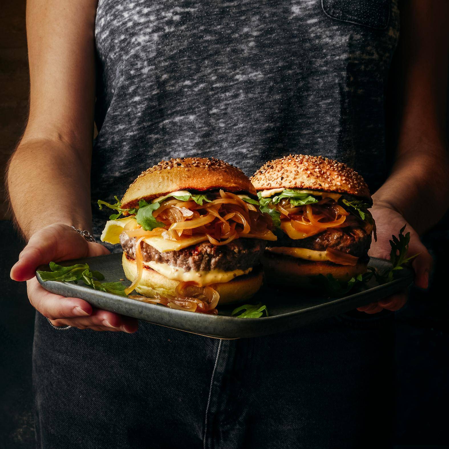 Hamburguesa con cebolla caramelizada - Receta OptiGrill 2in1 | Moulinex