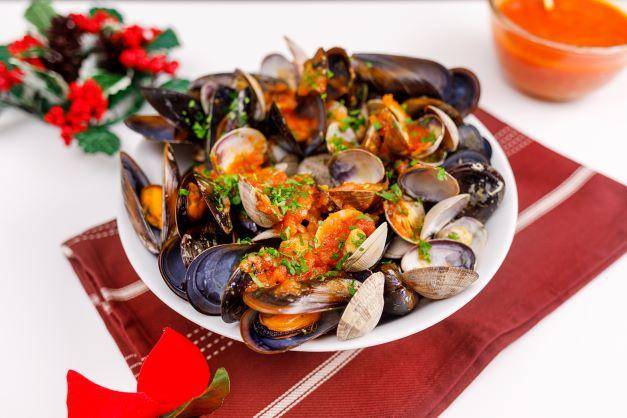 Almejas y mejillones en salsa de vino y tomate - Receta Click&Cook | Moulinex