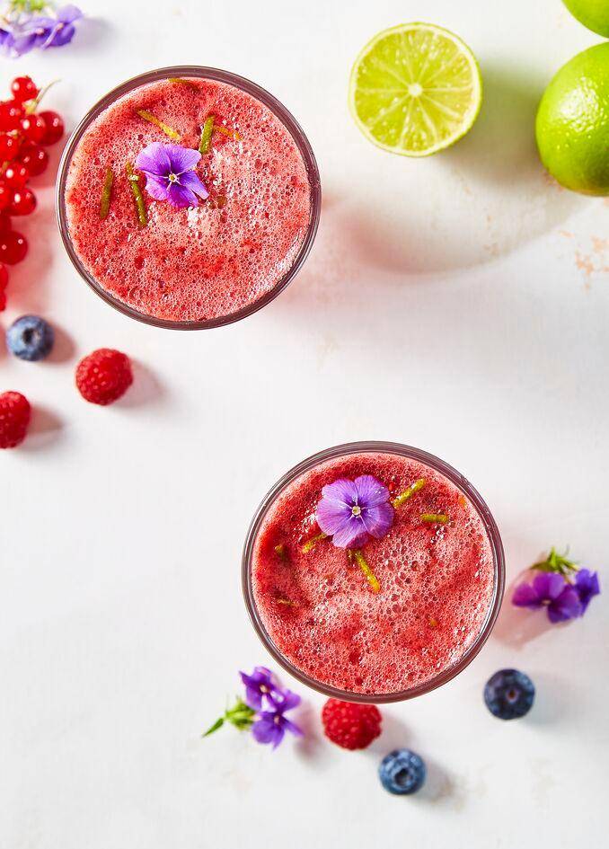 Cóctel de frutos rojos, gaseosa de limón y flores de violeta - Receta Perfectmix + | Moulinex