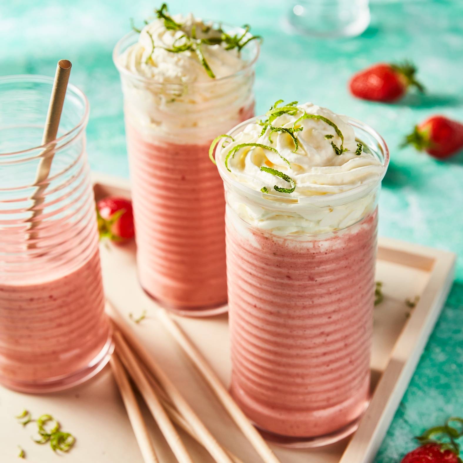 Batido de fresa con helado de vainilla y nata montada de lima - Receta Perfectmix + | Moulinex