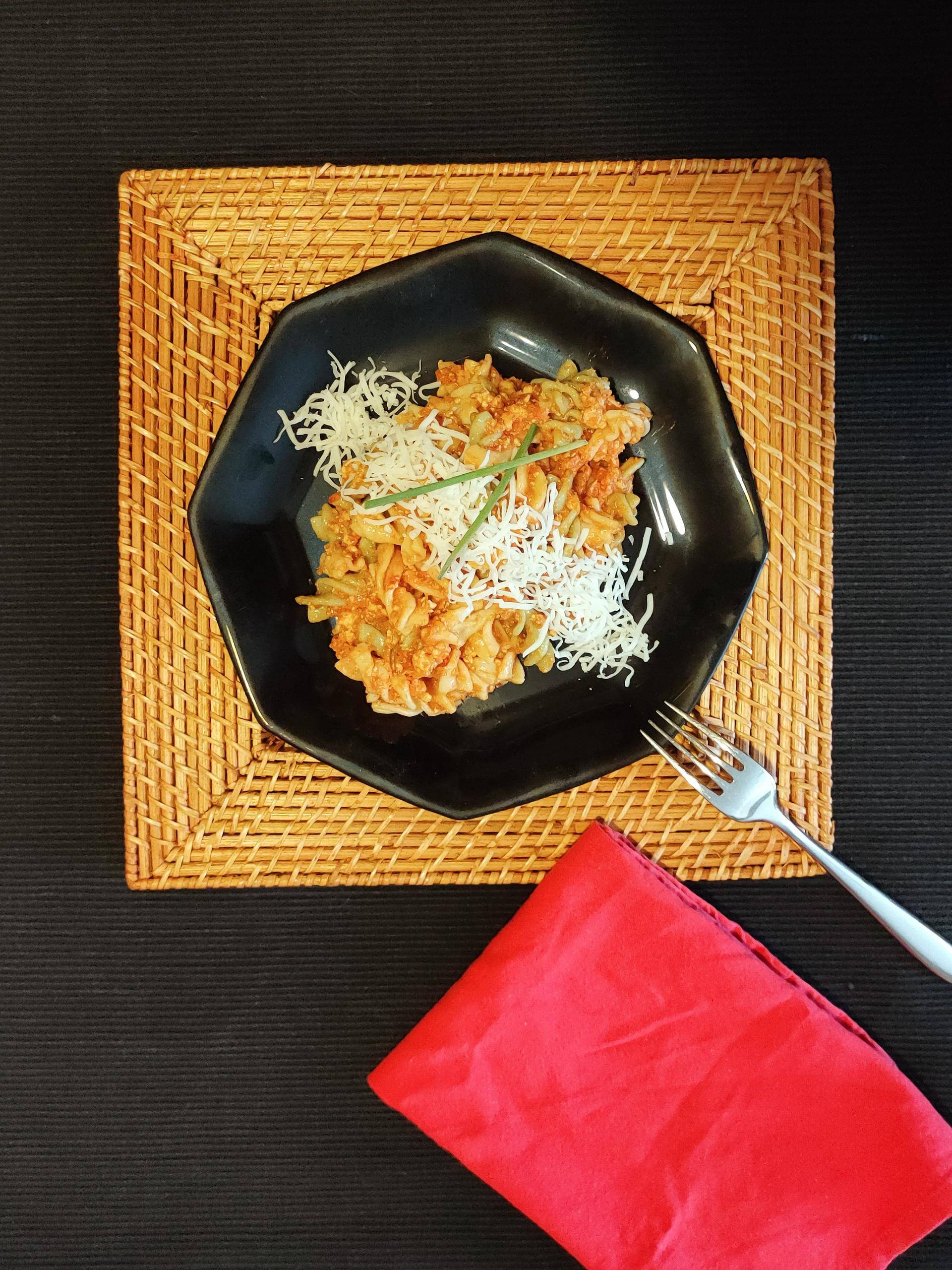 Pasta con salsa de tomate y pimientos - Receta Companion Connect XL | Moulinex