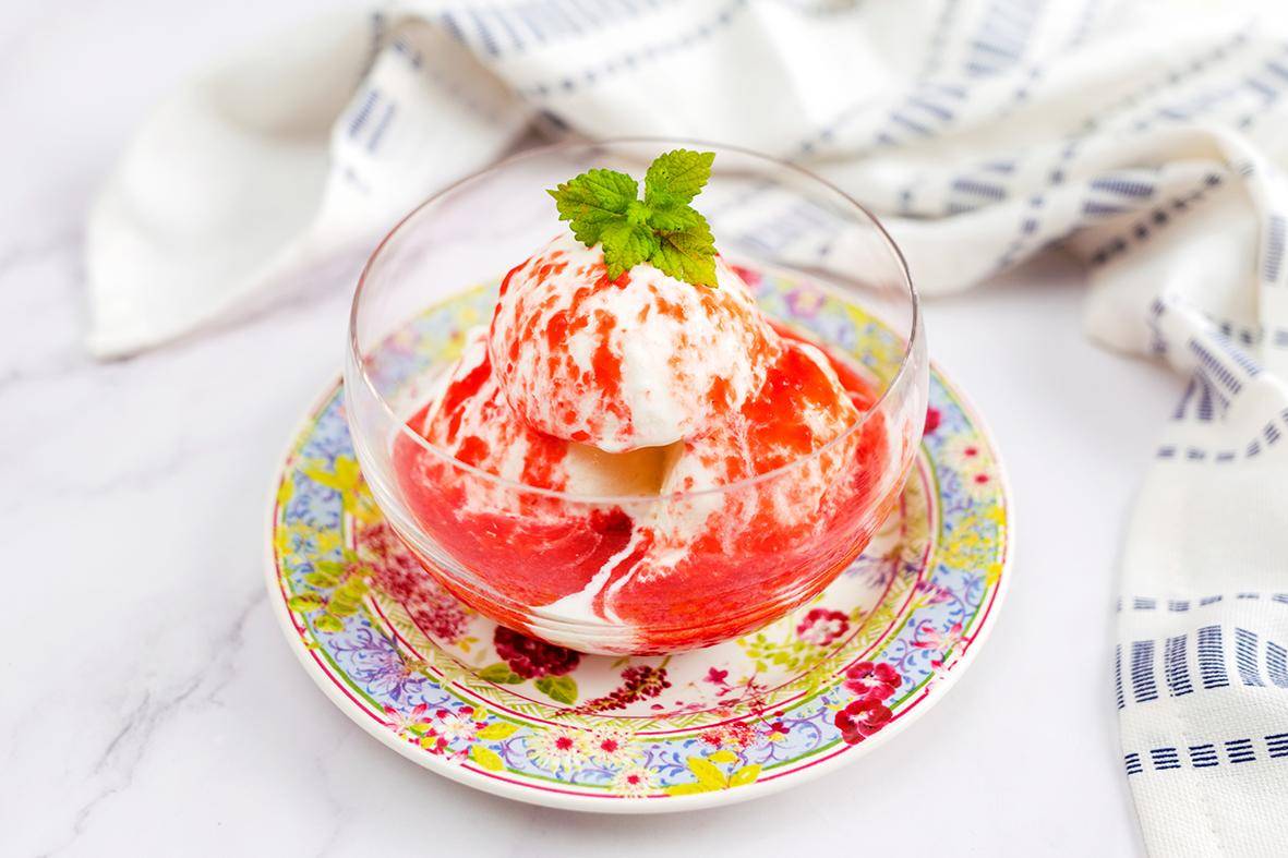 Helado de yogur con coulis de fresas - Receta Click&Cook | Moulinex