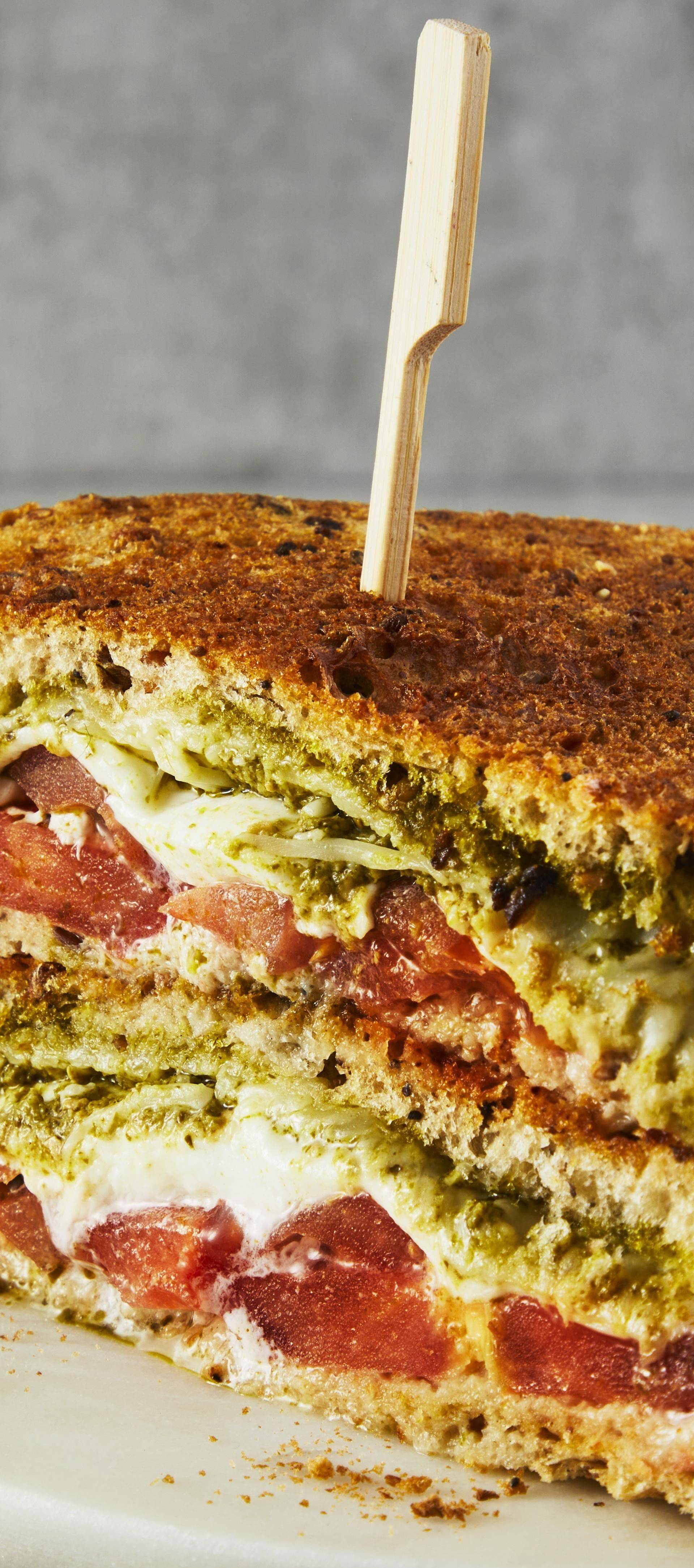 Sándwich italiano a la plancha de pesto, tomate y mozzarella - Receta Crisp&Go 3P | Moulinex