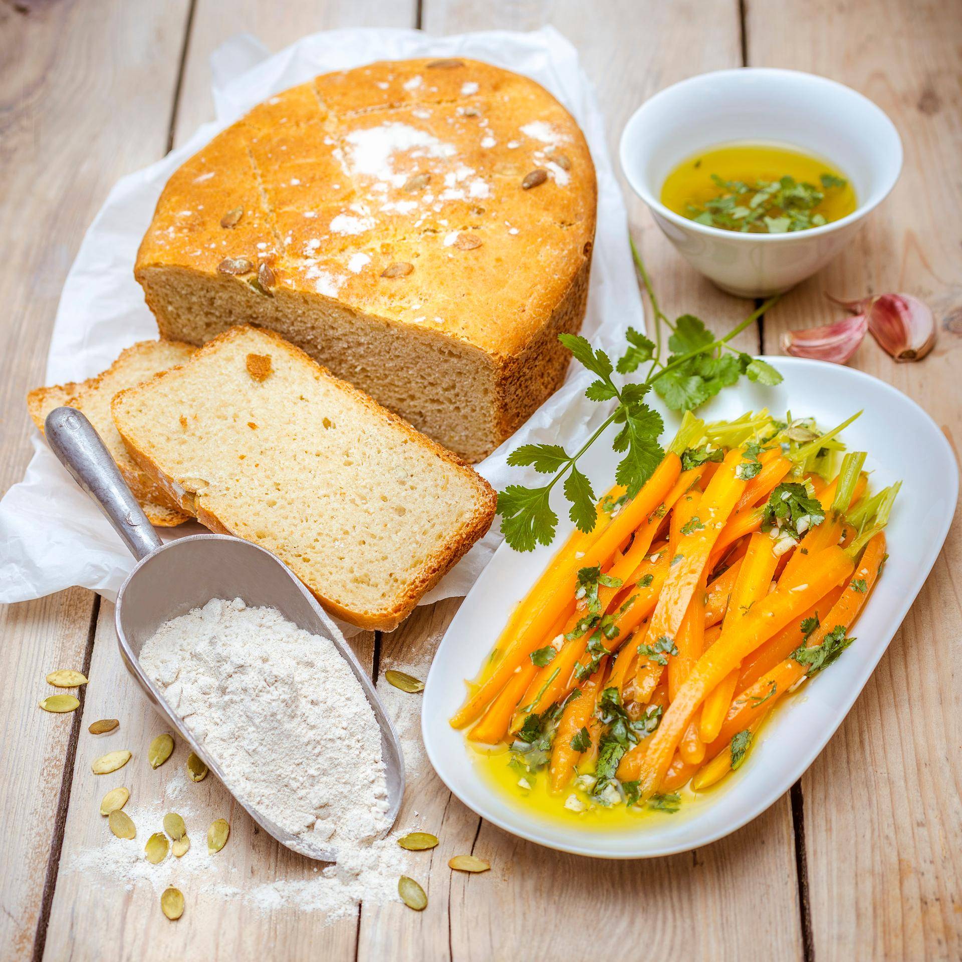 Pan cocinado en una olla con pipas de calabaza y minizanahorias con especias - Receta Companion Connect | Moulinex
