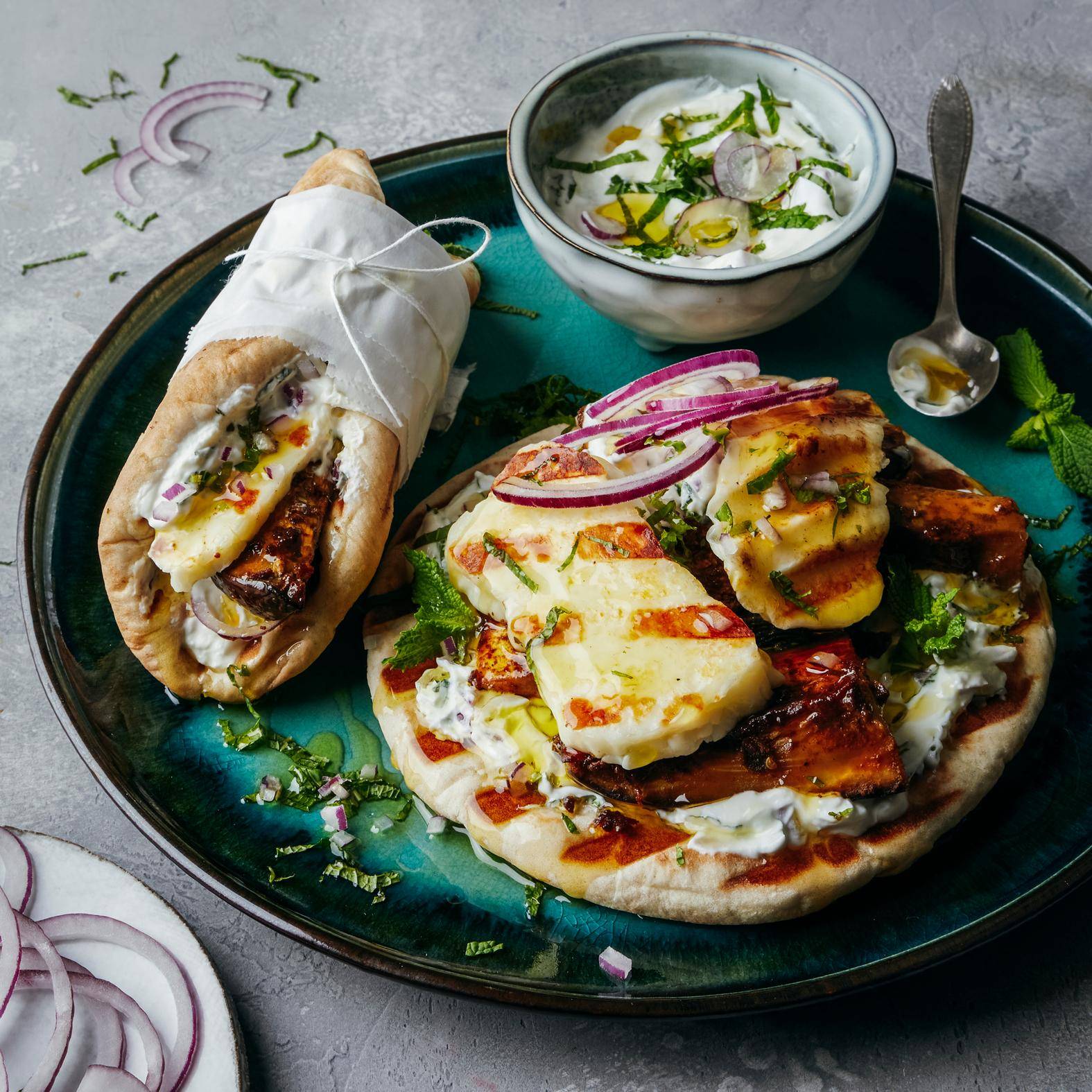 Wraps de berenjena y queso halloumi a la parrilla con salsa de yogur - Receta OptiGrill 2in1 | Moulinex