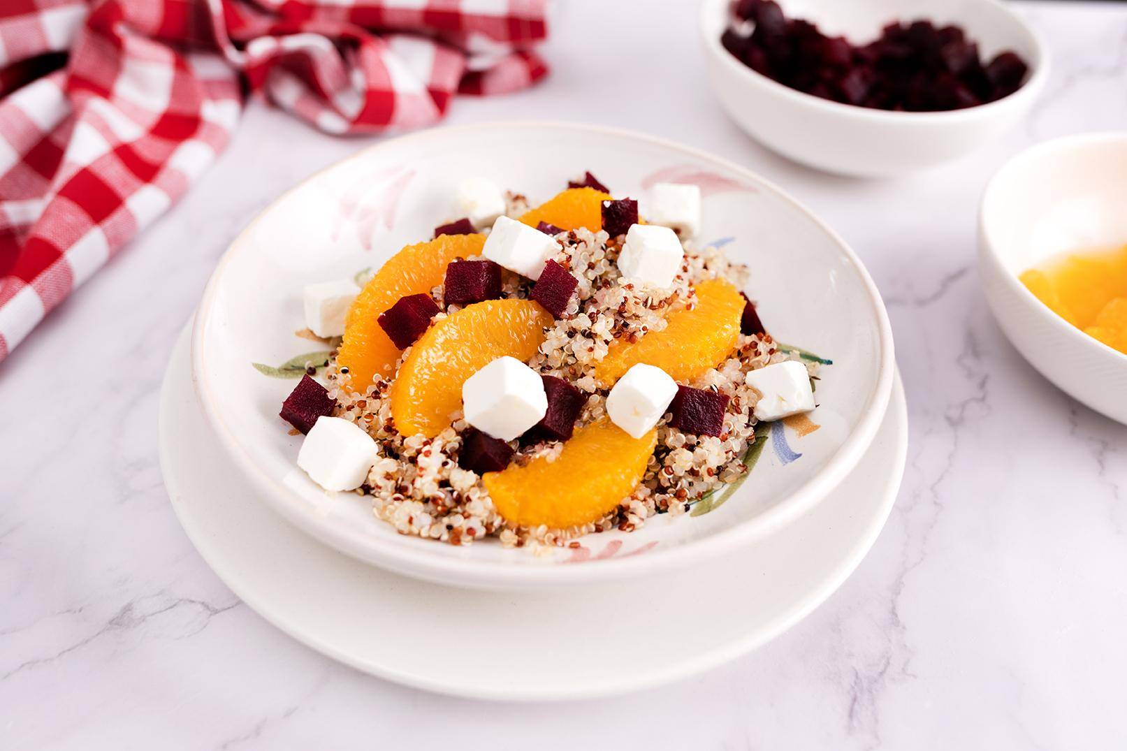 Ensalada de quinoa, queso feta, remolacha y naranja - Receta Click&Cook | Moulinex