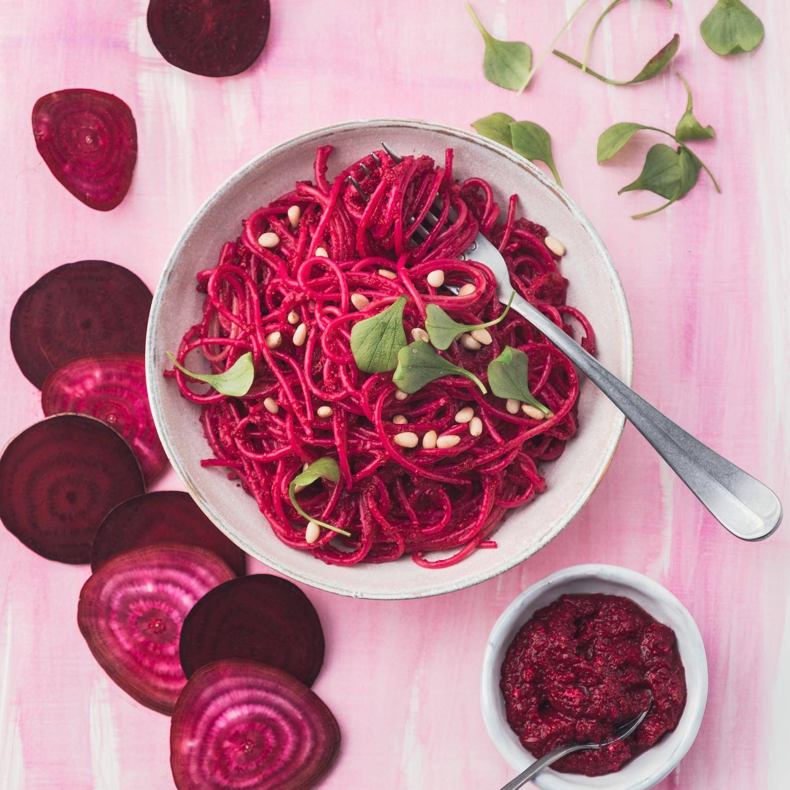 Espaguetis con salsa de remolacha - Receta undefined | Moulinex