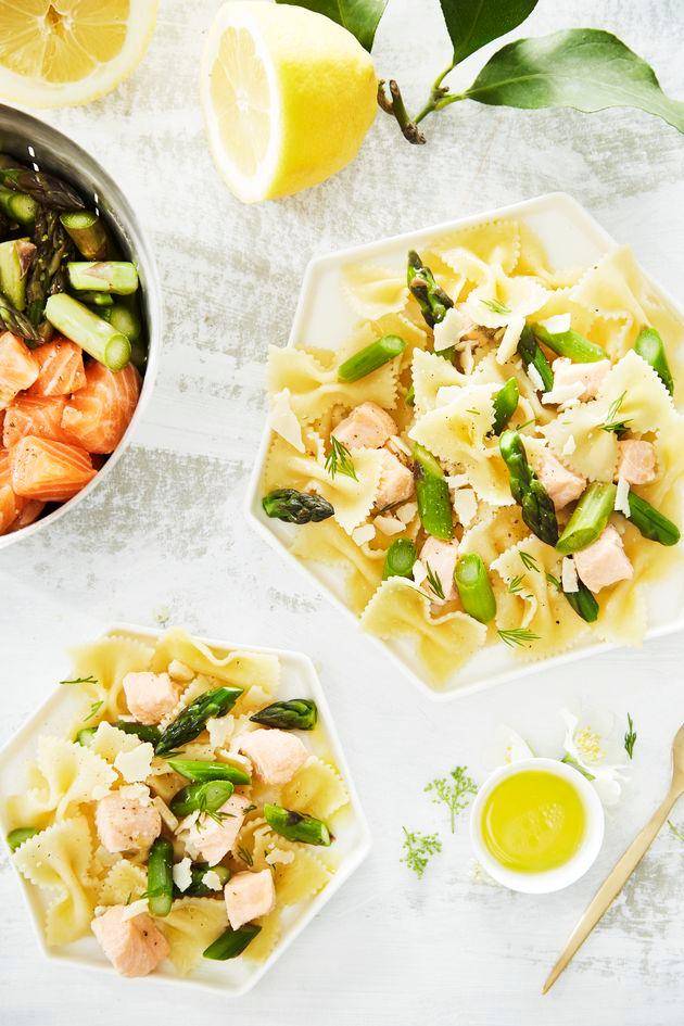 One pot pasta de espárragos con salmón y salsa de limón - Receta Perfectmix Cook | Moulinex