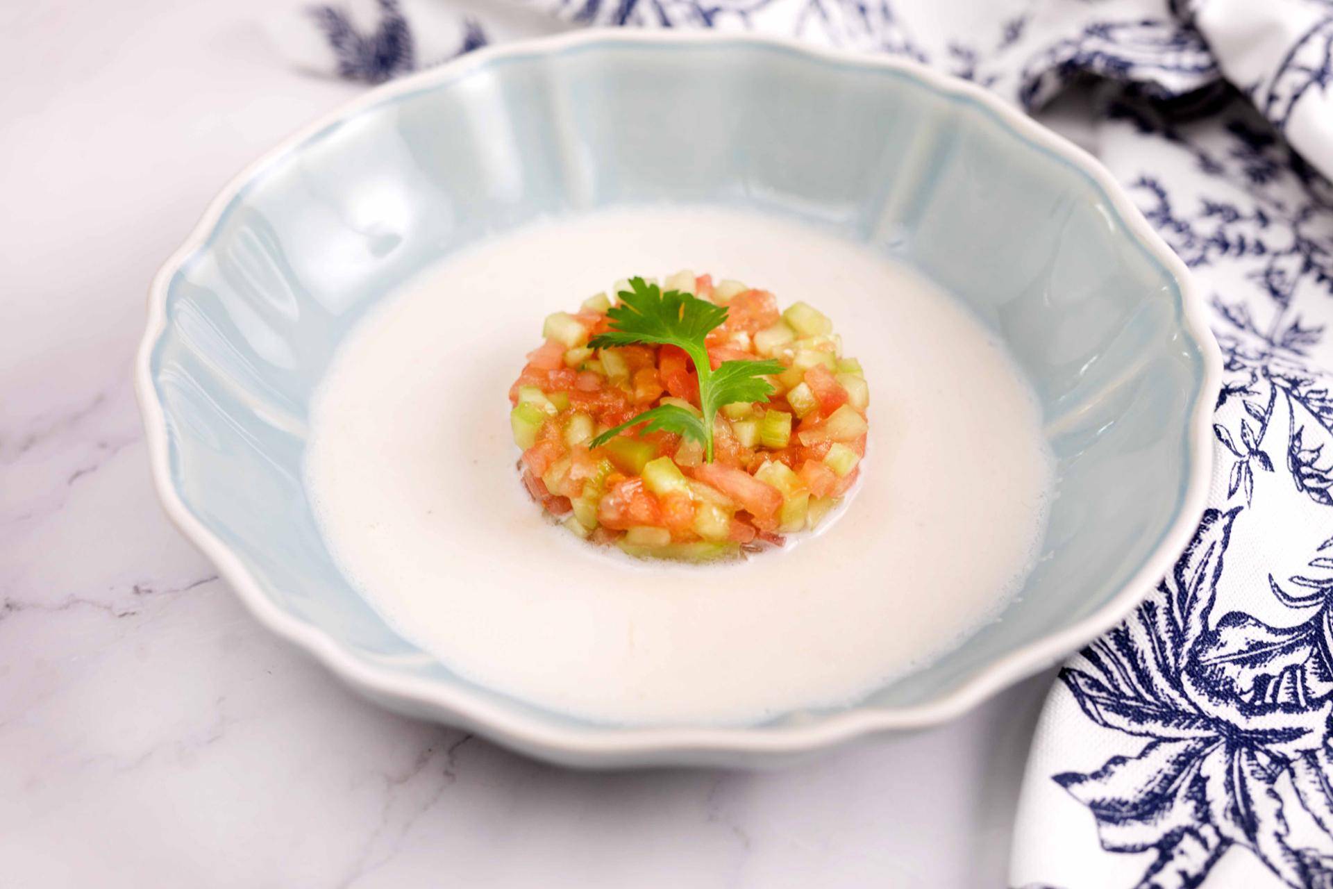 Ajoblanco de anacardos con tartar de hortalizas - Receta Companion | Moulinex