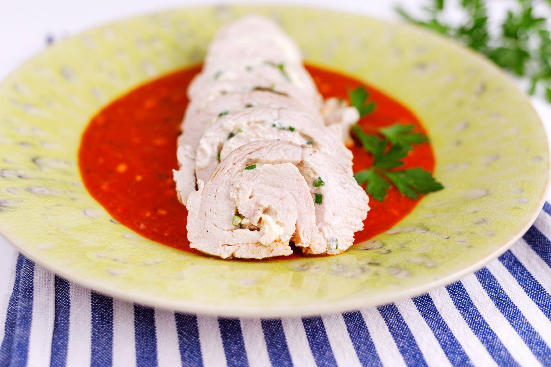 Rulo de pollo con queso vaca que ríe y tomate - Receta undefined | Moulinex