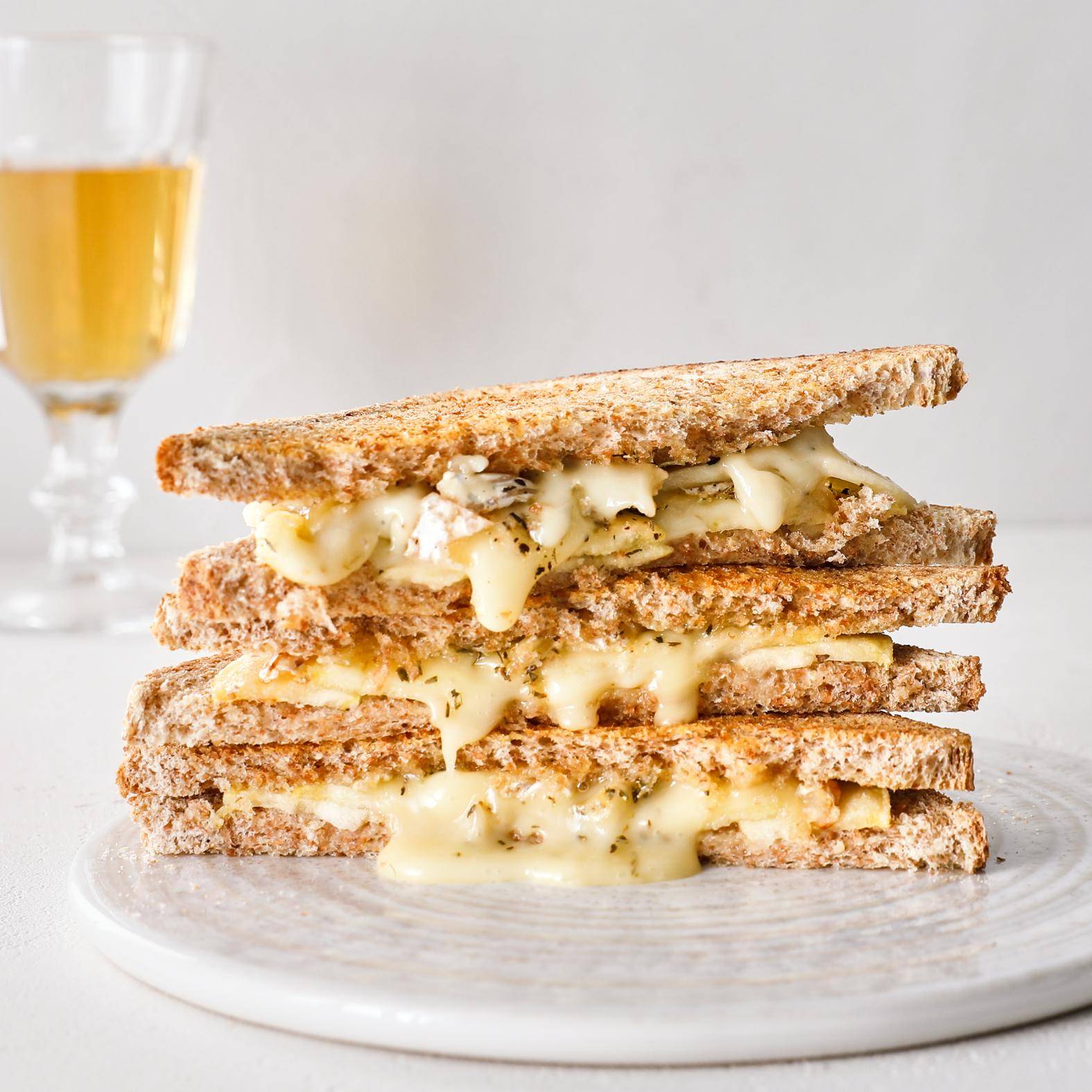 Tostada de brie, manzana y miel - Receta Easy Fry Max | Moulinex