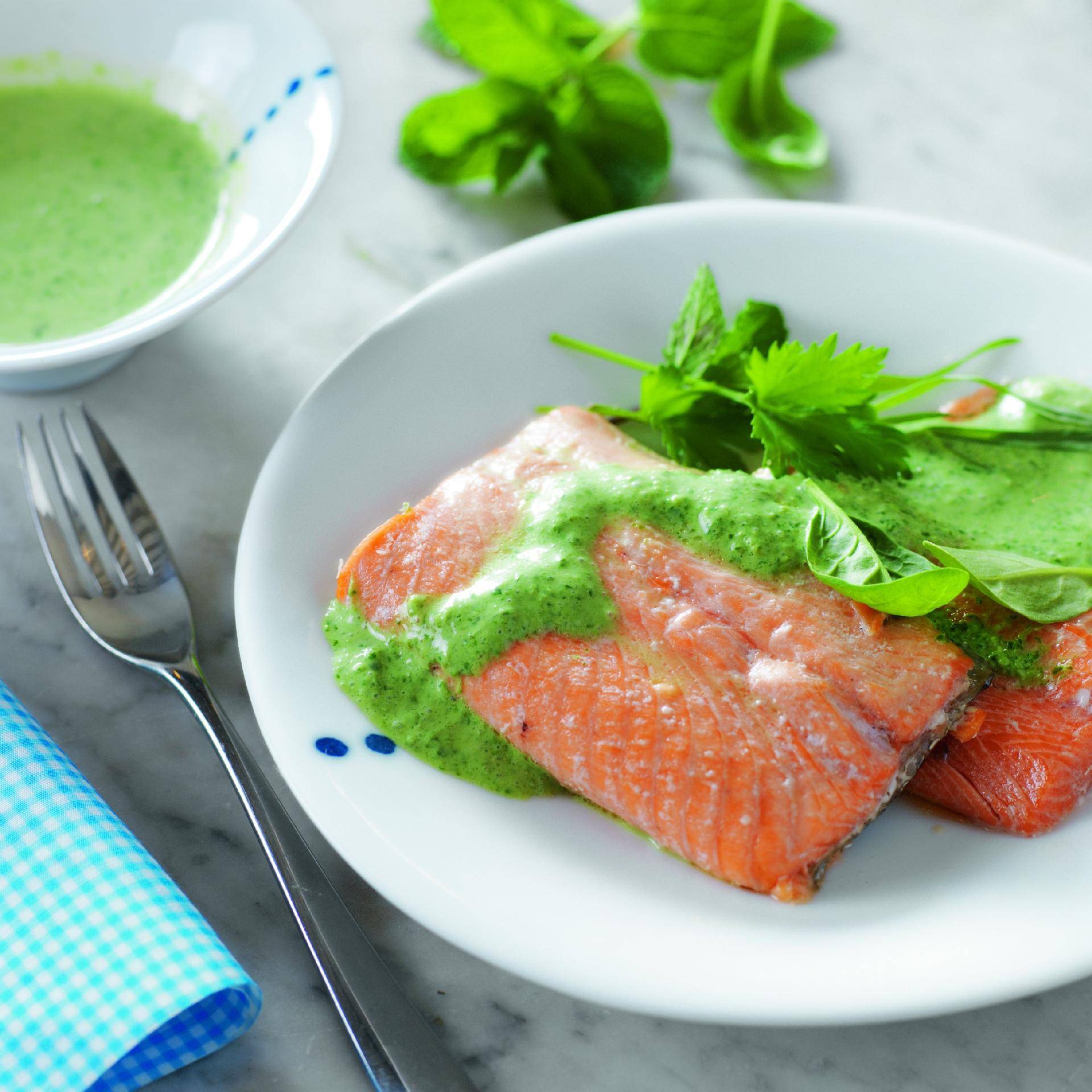 Trucha asalmonada con salsa verde - Receta Companion | Moulinex