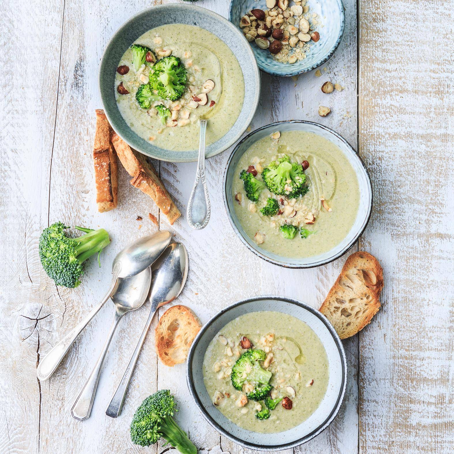 Crema de brócoli con avellanas - Receta Companion | Moulinex