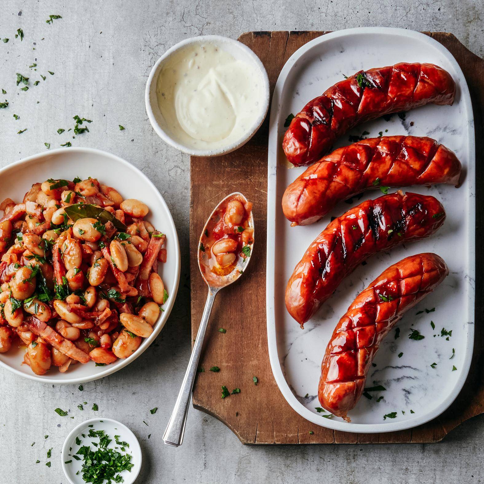 Salchicha a la parrilla y alubias al horno - Receta OptiGrill 2in1 | Moulinex