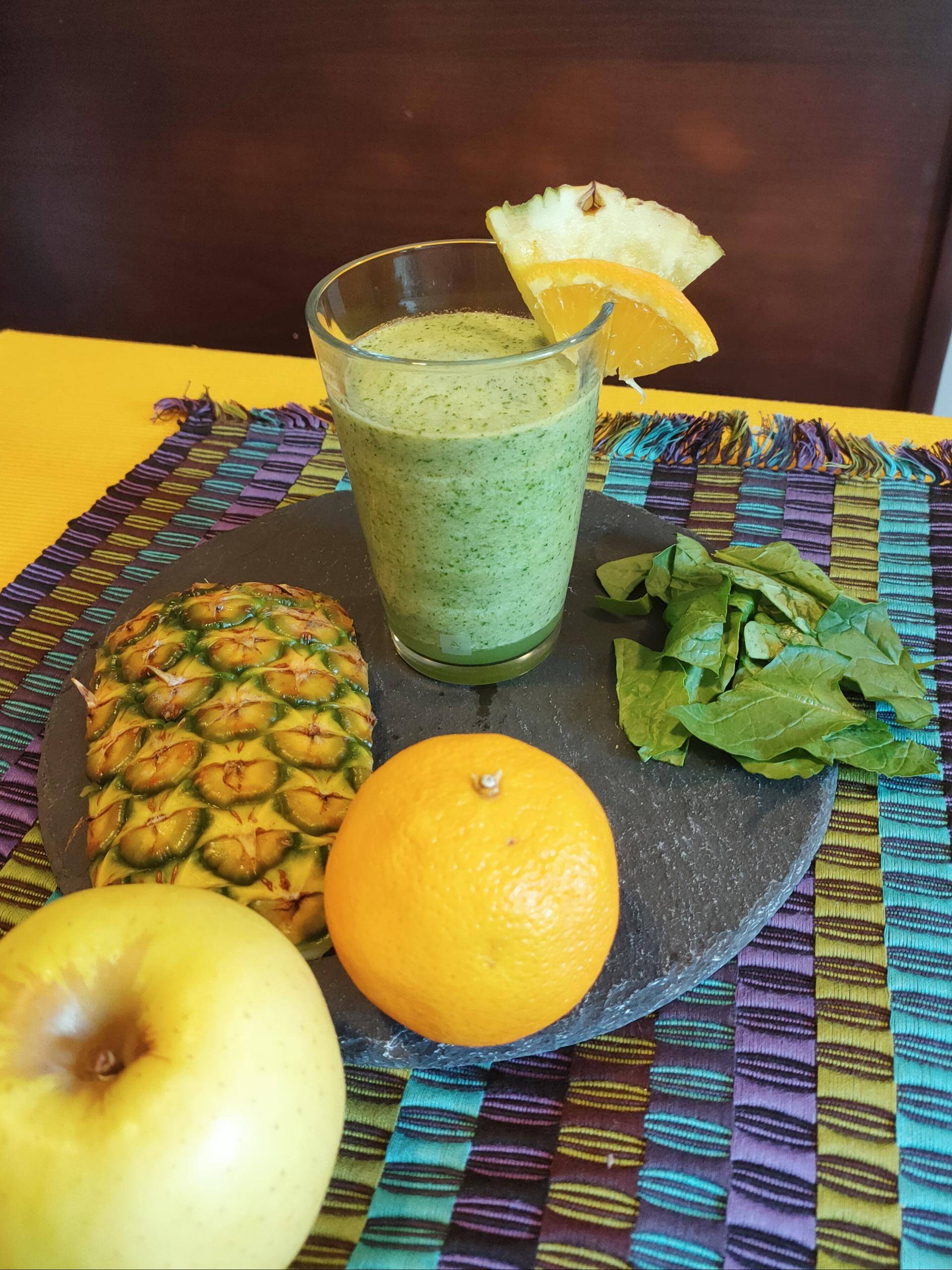 Zumo batido de piña, manzana, naranja y espinacas - Receta Companion Connect XL | Moulinex