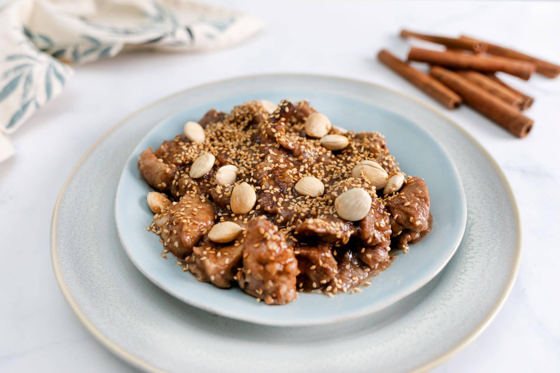 Cordero guisado con dátiles y almendras - Receta Companion | Moulinex