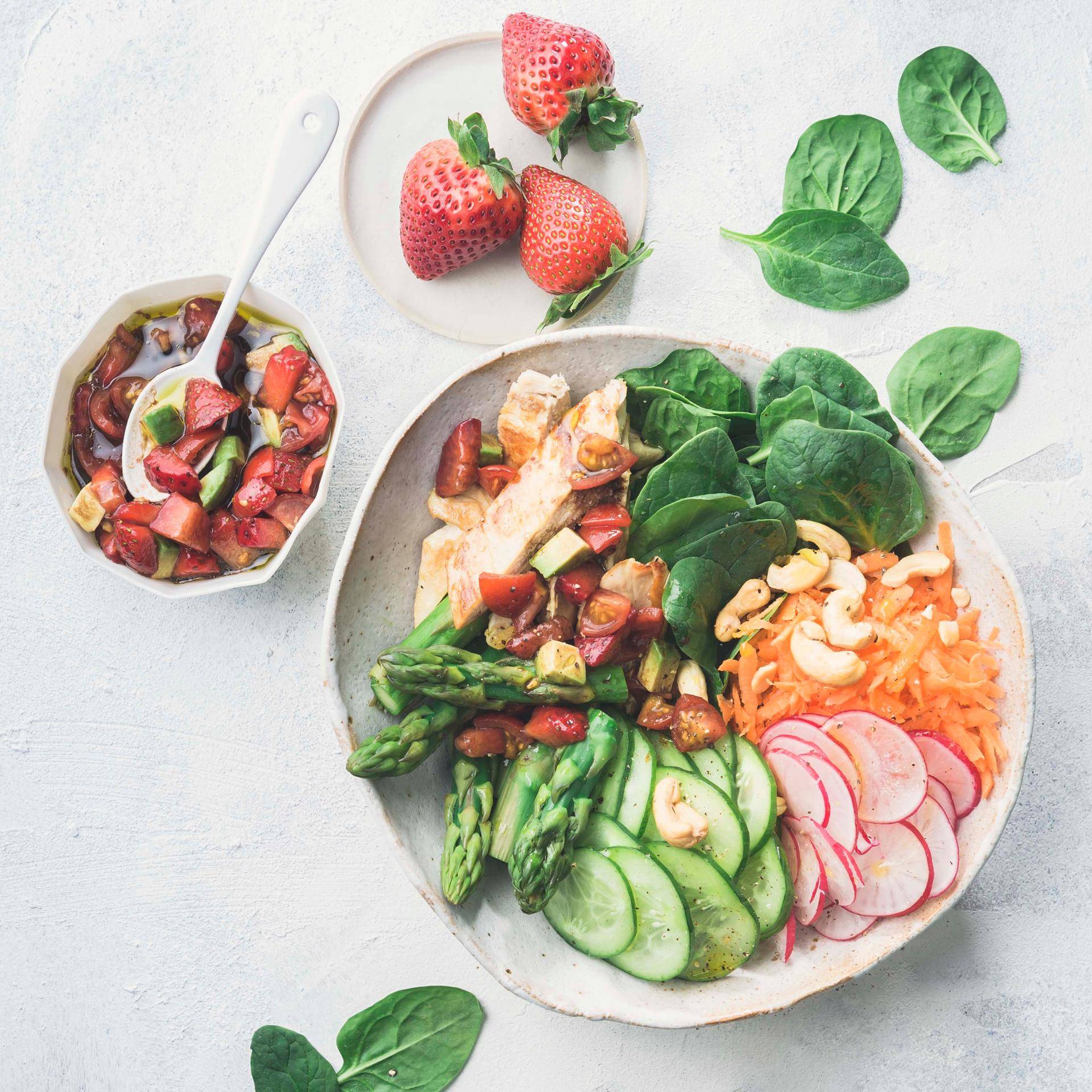 Buddha bowl con espárragos y salsa de fresas - Receta Companion | Moulinex