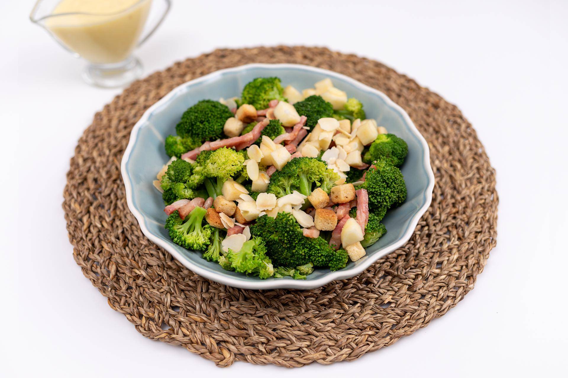 Brócoli con crujiente de bacon y picatostes - Receta Companion | Moulinex