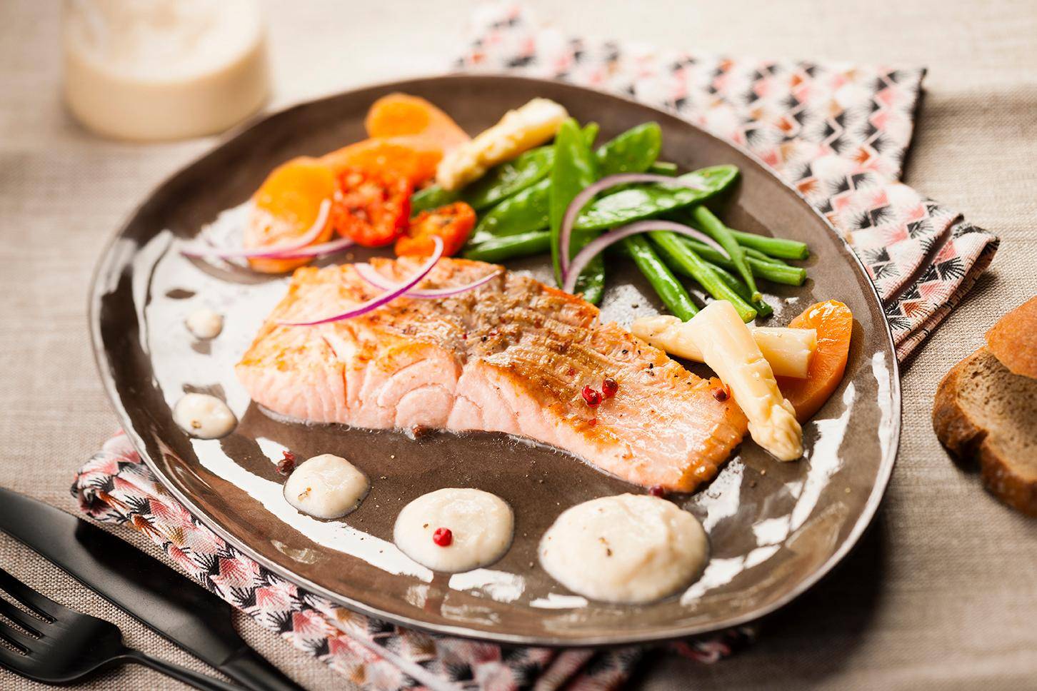 Salmón y salsa de espárragos - Receta Cookeo | Moulinex