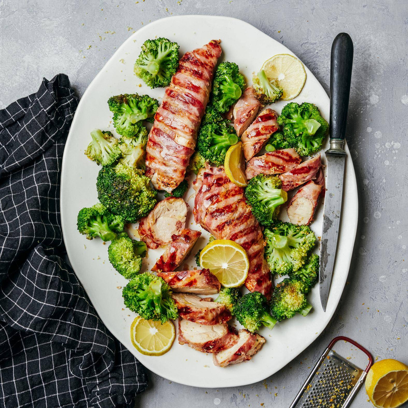 Pollo asado envuelto en bacon y brócoli con ajo y limón - Receta OptiGrill 2in1 XL | Moulinex