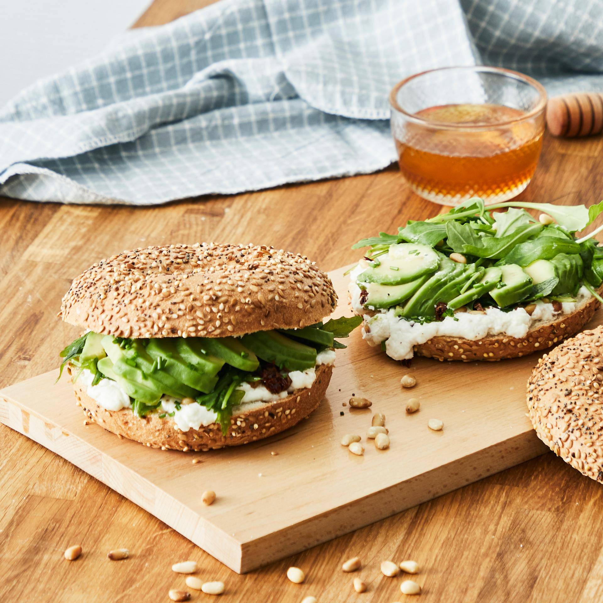 Bagels vegetarianos con queso de cabra y miel - Receta Multifunction Airfryer Oven Digital | Moulinex