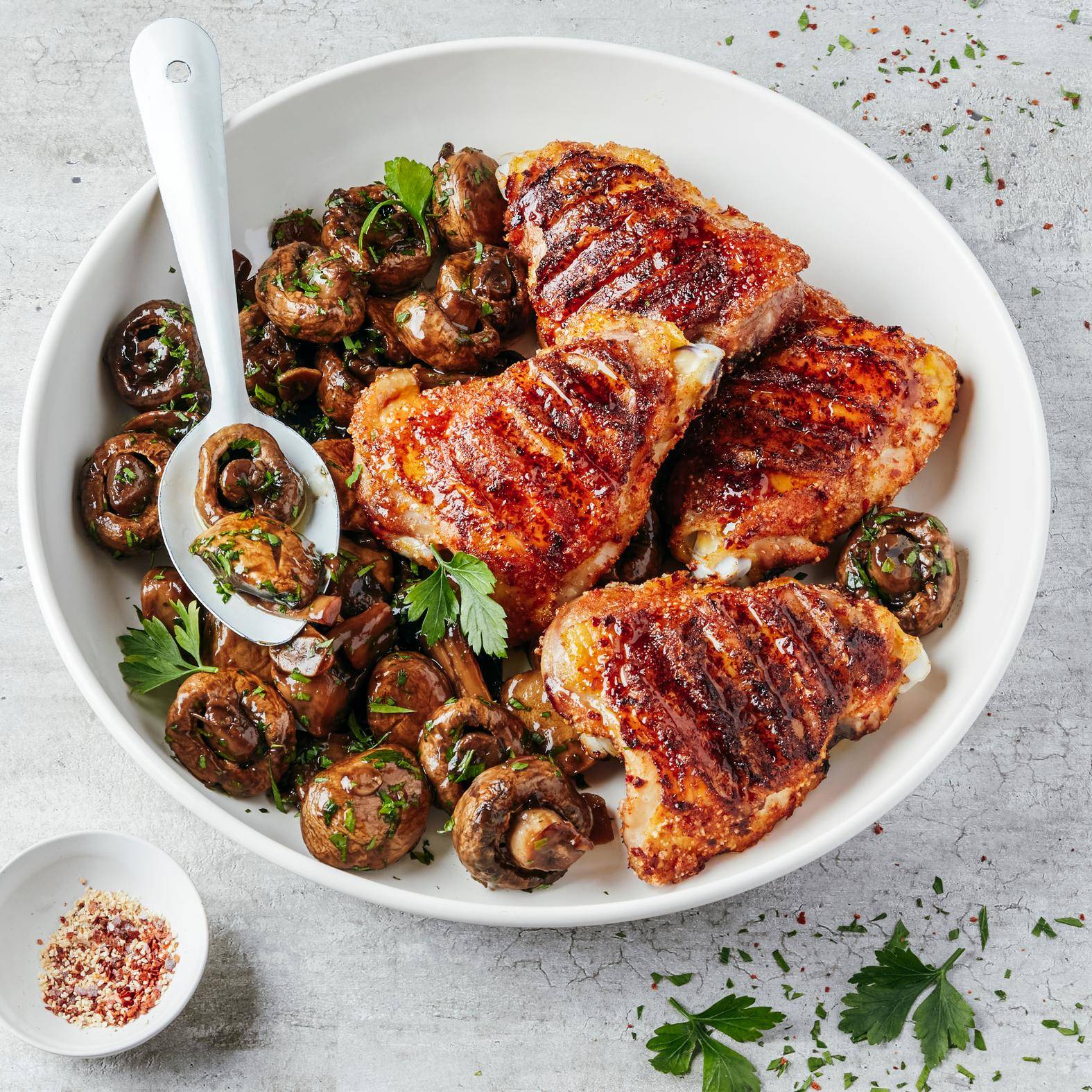 Pollo a la barbacoa y champiñones asados con ajo y vinagre balsámico - Receta OptiGrill 2in1 XL | Moulinex