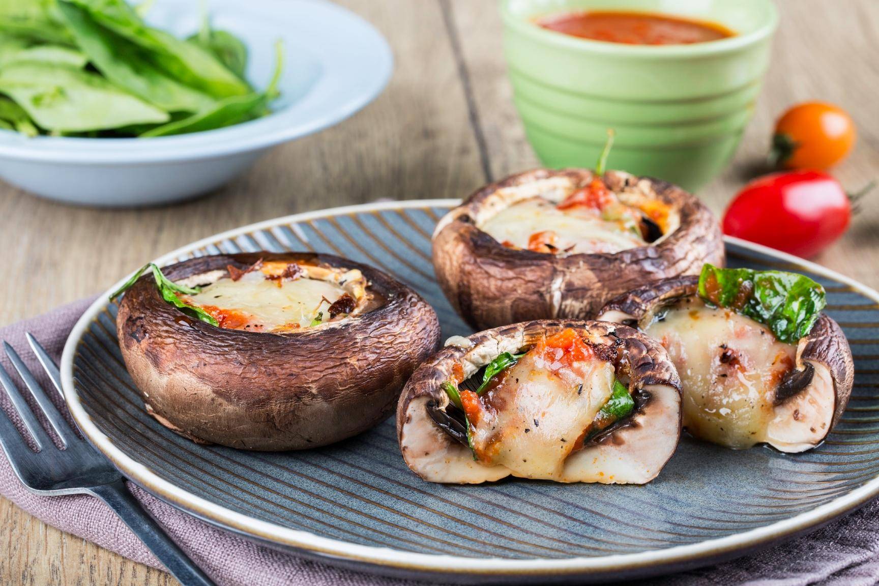 Champiñones Portobello rellenos al estilo pizza - Receta undefined | Moulinex