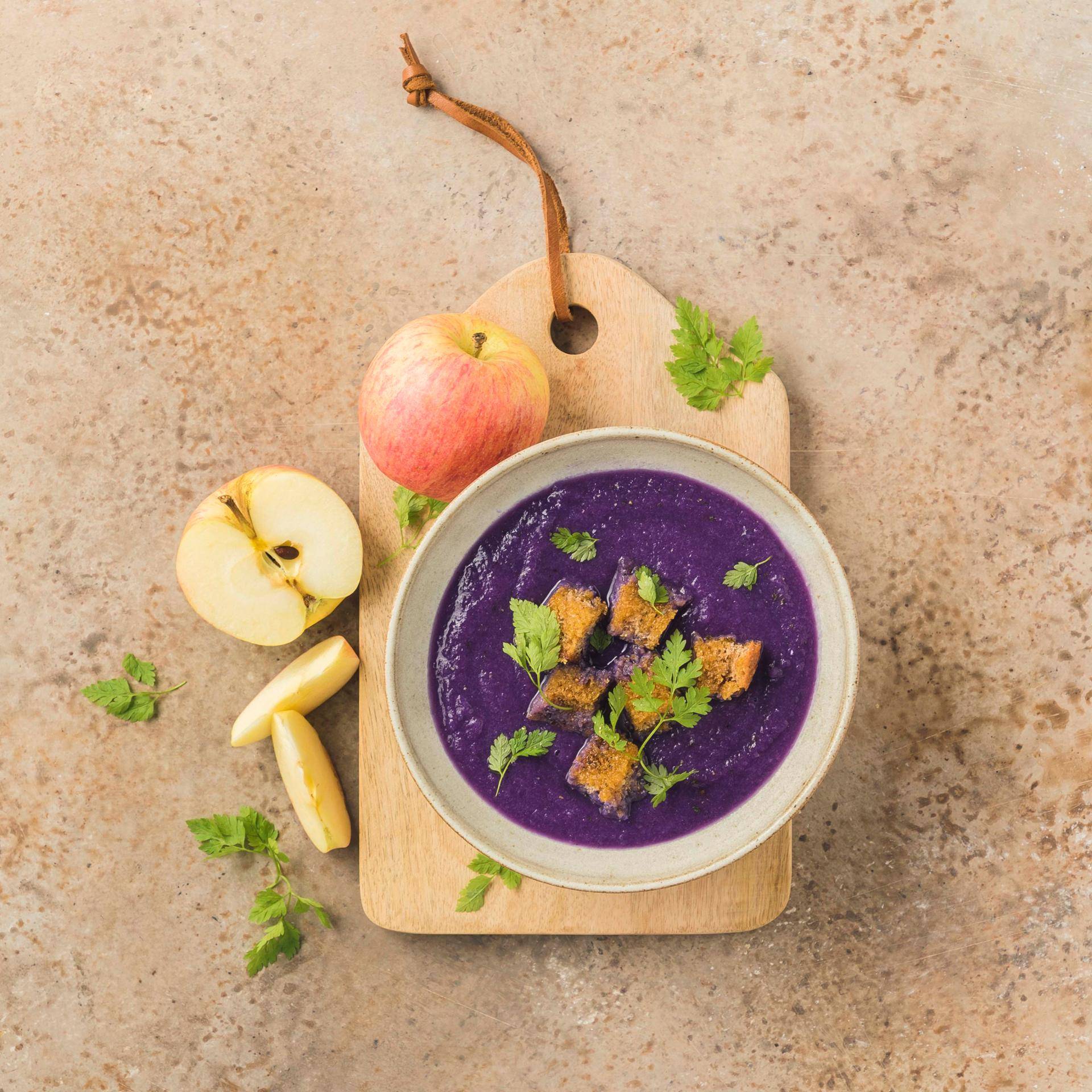 Sopa de col lombarda y manzana con crutones de canela - Receta undefined | Moulinex