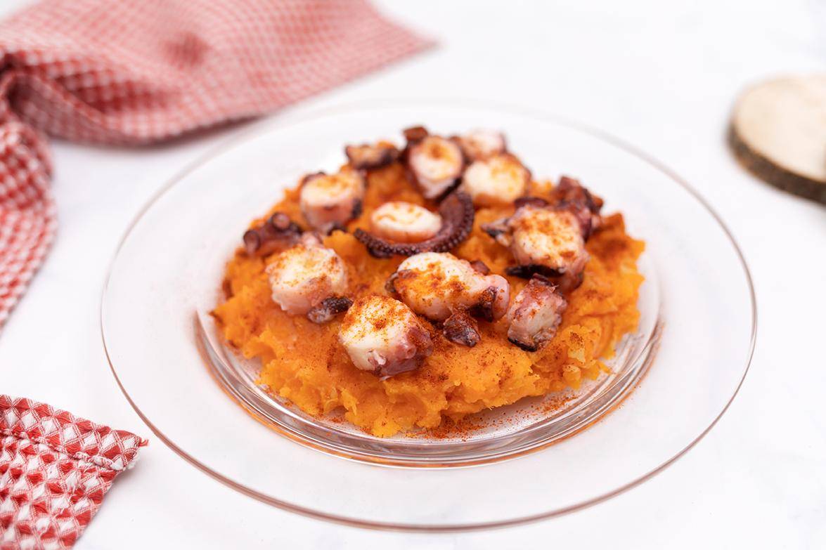 Pulpo sobre trinchat de batata y pimentón - Receta Companion | Moulinex