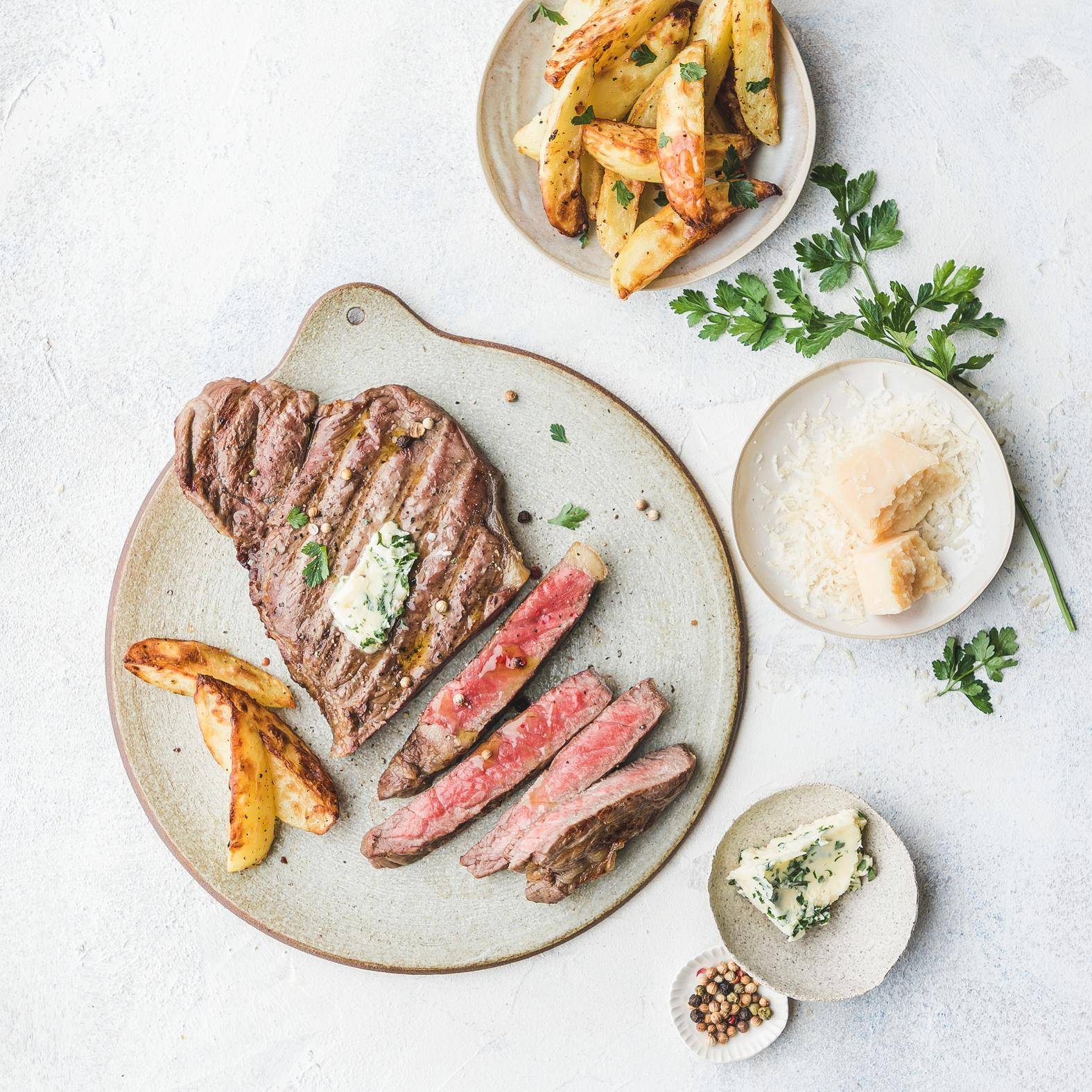 Solomillo con mantequilla de ajo y patatas con parmesano - Receta Dual EasyFry&Grill | Moulinex