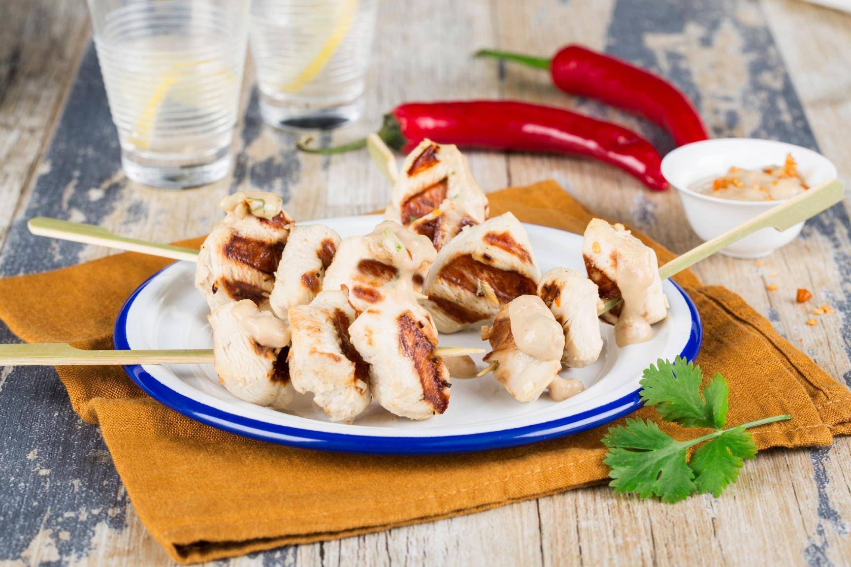 Brochetas de pollo con salsa satay - Receta undefined | Moulinex