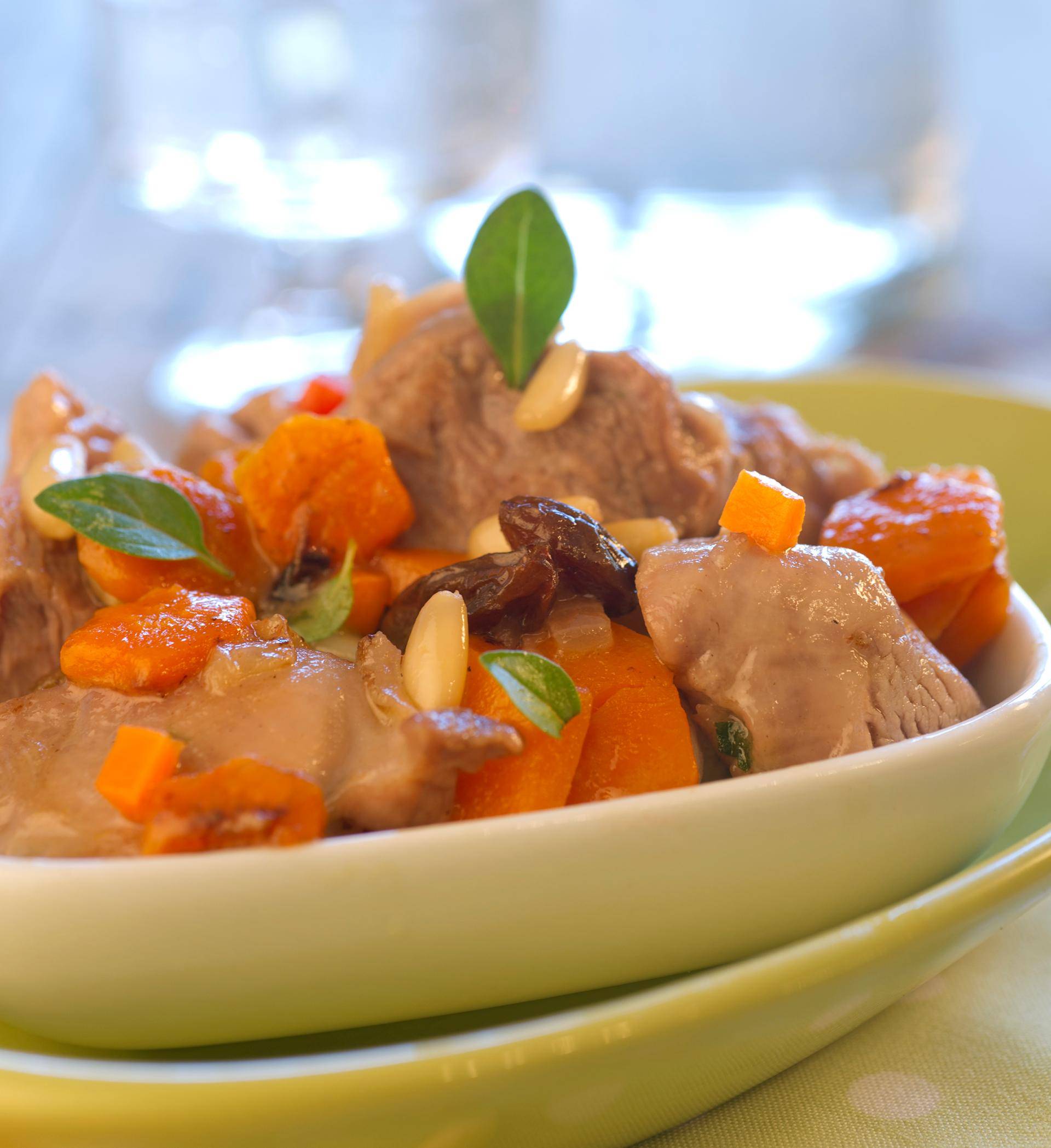 Muslo de pavo con pasas y piñones - Receta Companion | Moulinex