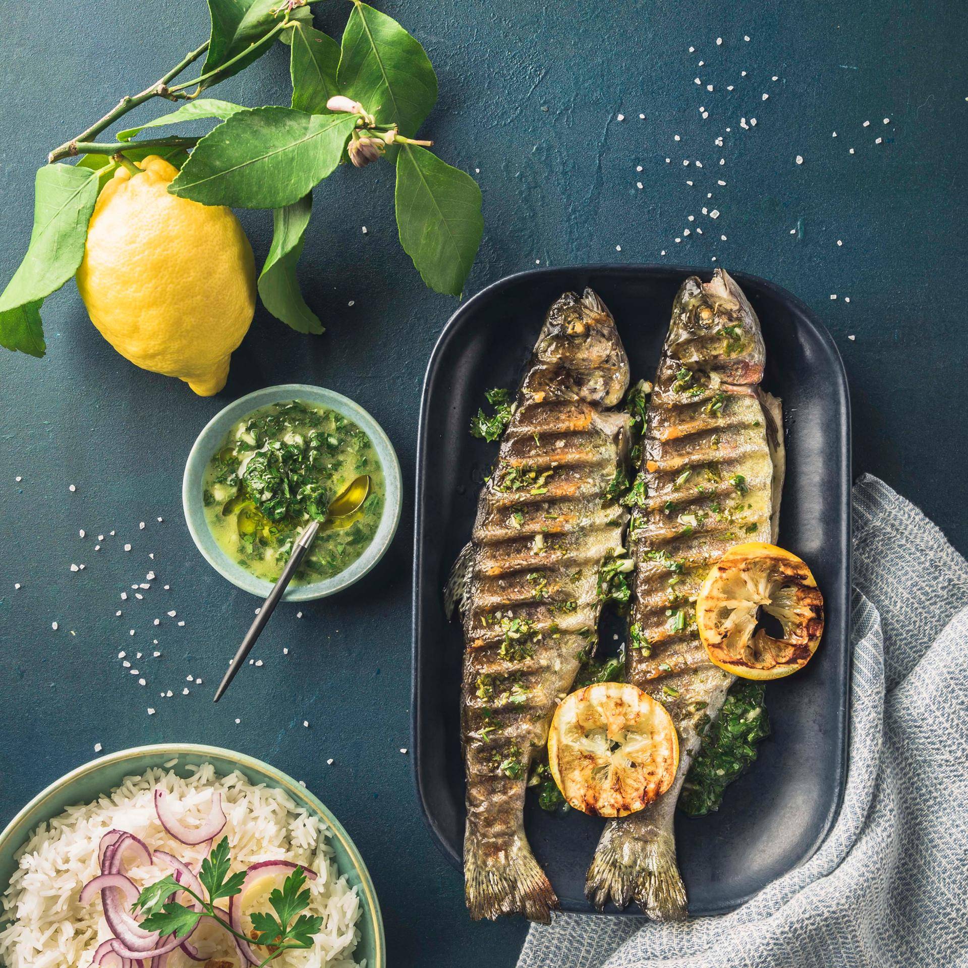 Trucha a la parrilla con salsa de ajo - Receta undefined | Moulinex