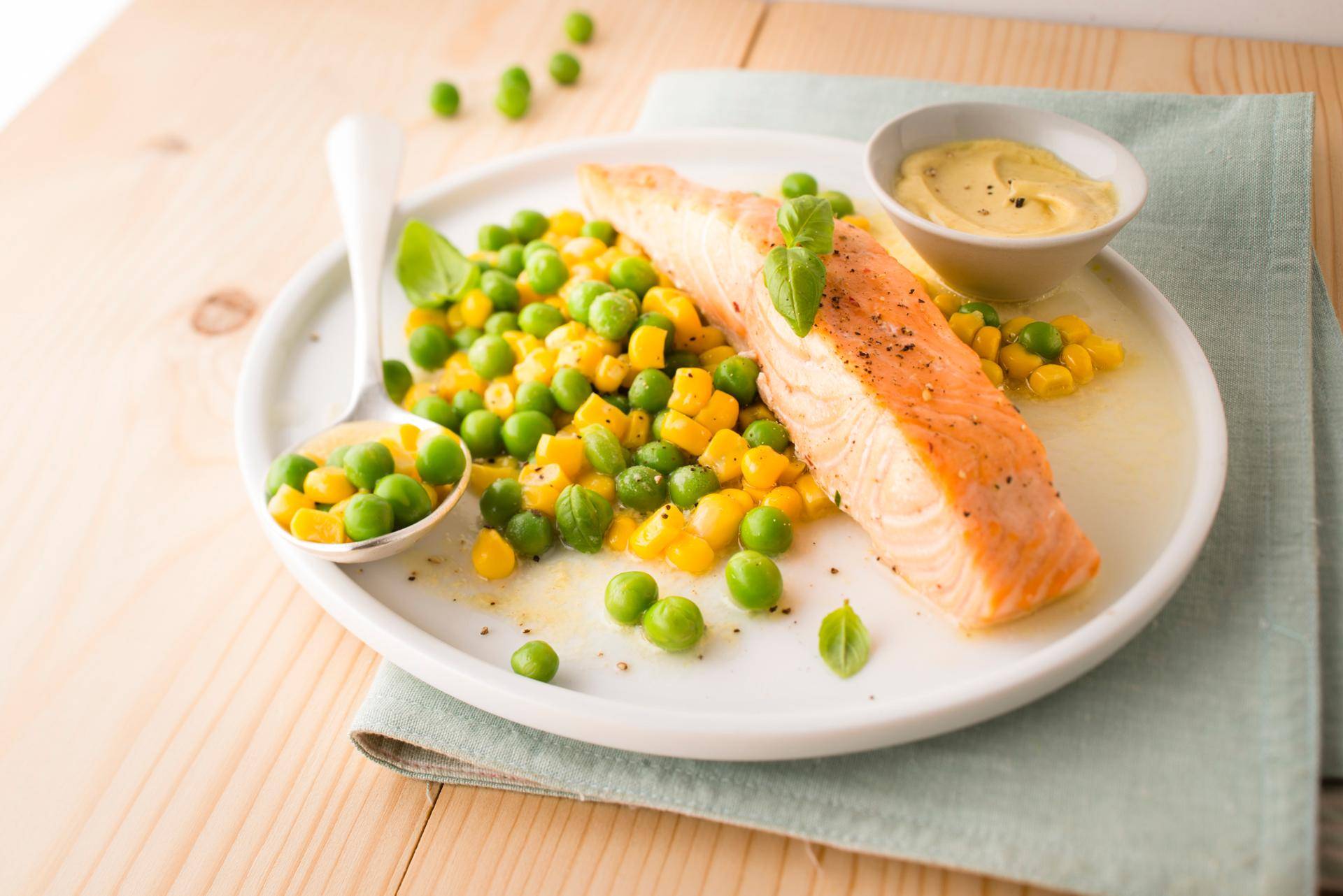 Salmón con guisantes y maíz - Receta Cookeo | Moulinex
