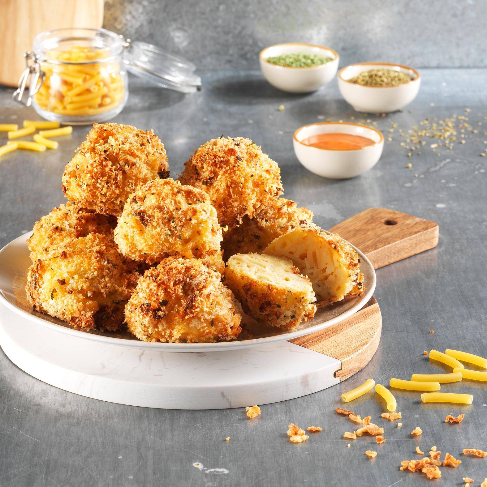 Bolitas de macarrones con queso y salsa picante - Receta EASY FRY & GRILL 2 in 1 DIGITAL | Moulinex