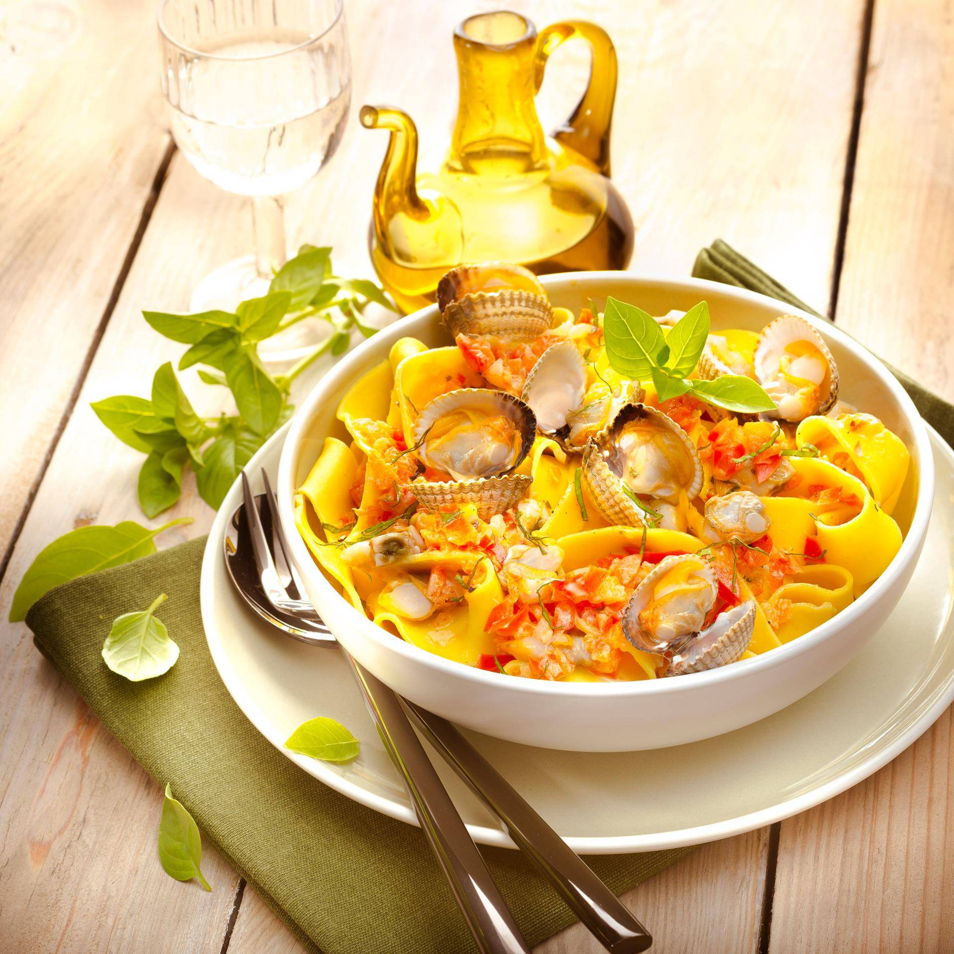 Ensalada de pasta casera con berberechos y salsa de pimientos - Receta Companion Connect | Moulinex