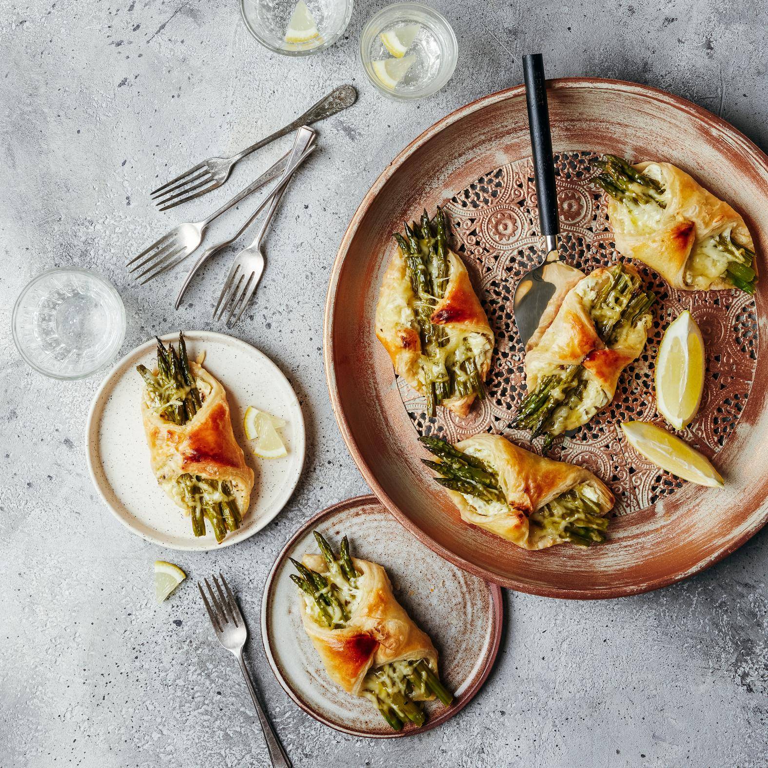 *Asparagus and cheese puff pastry bundles - Receta OptiGrill + | Moulinex