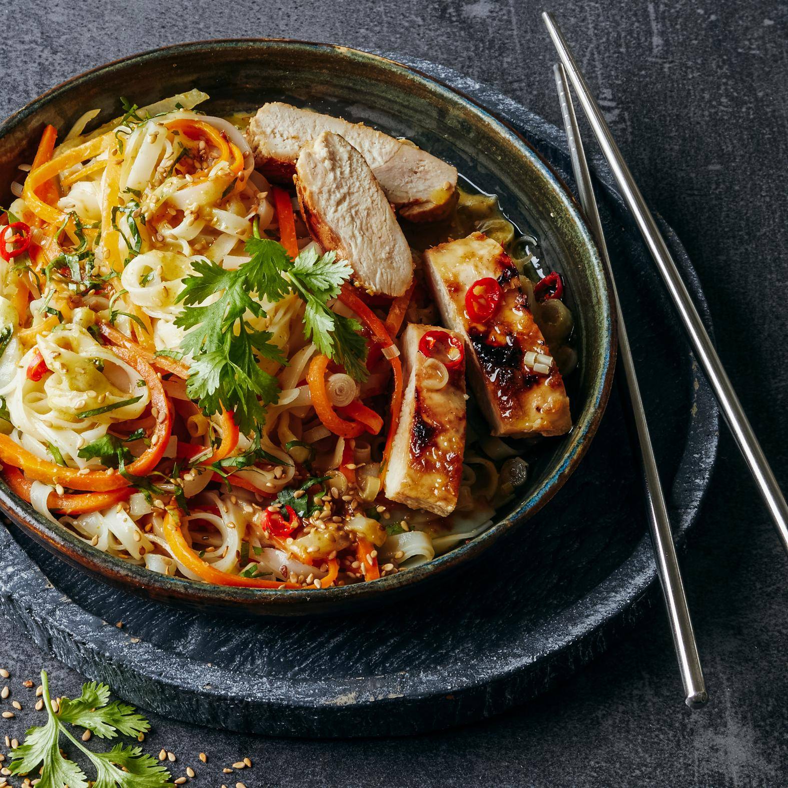 *Grilled chicken with lemongrass and green curry noodles - Receta OptiGrill 4in1 | Moulinex