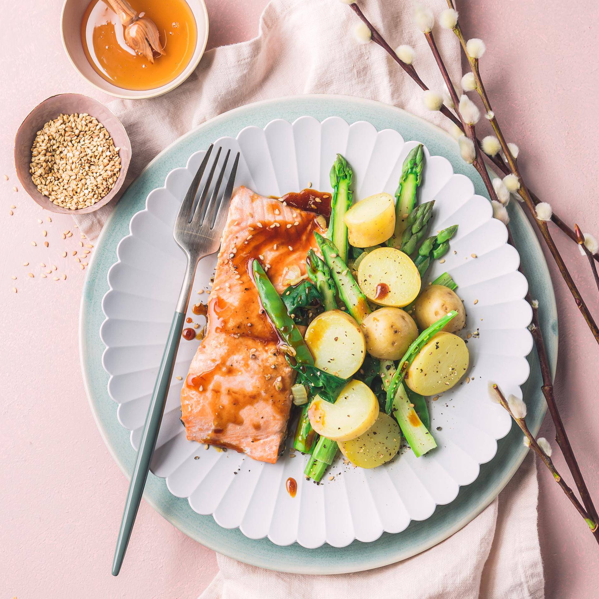 Salmón con espárragos y patatas - Receta Companion | Moulinex